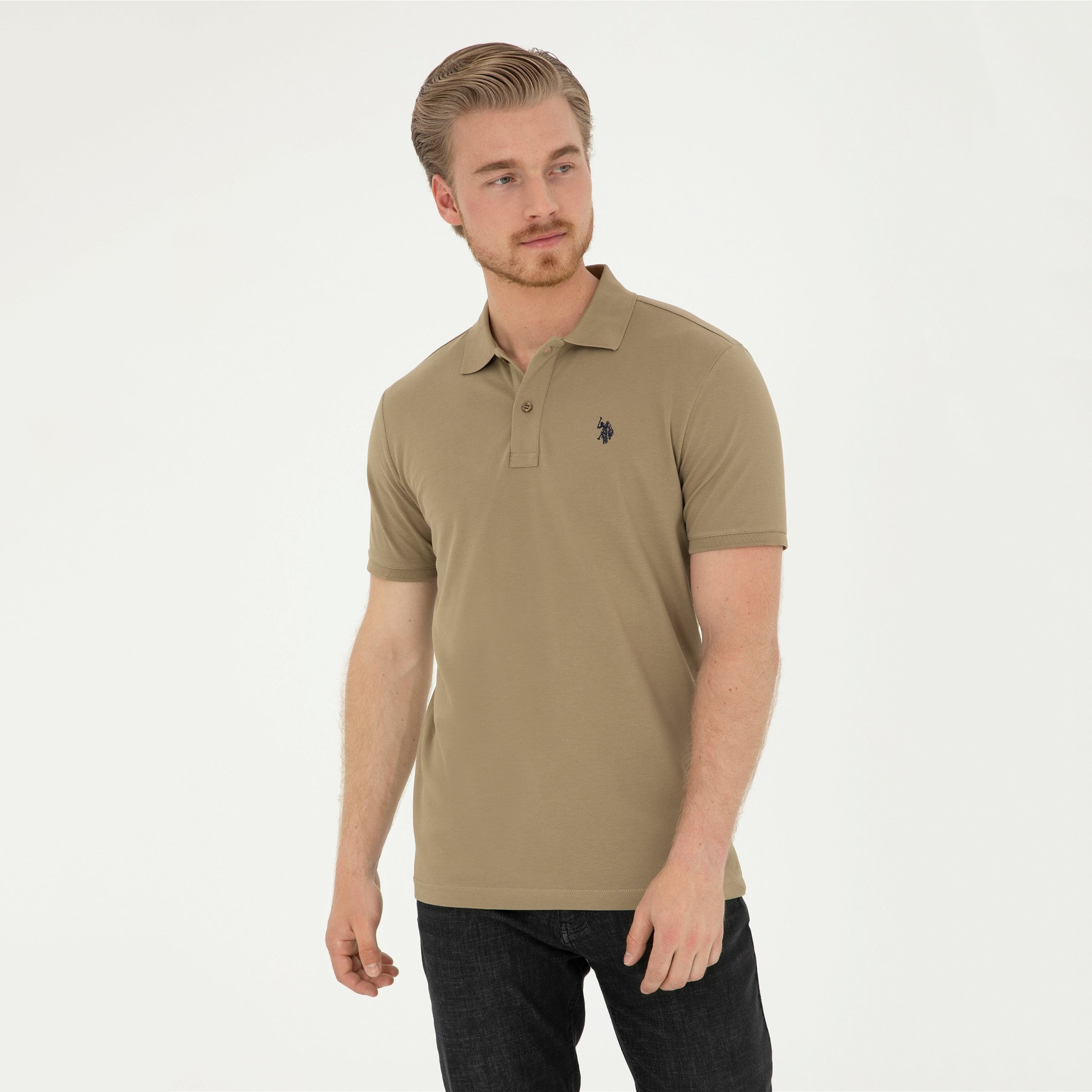 تي شيرت بولو رجالي، بقصة ضيقة وياقة سادة وأكمام قصيرة من يو إس بولو أسسن-men-clothing-tshirtsandpolos-polos-image-1