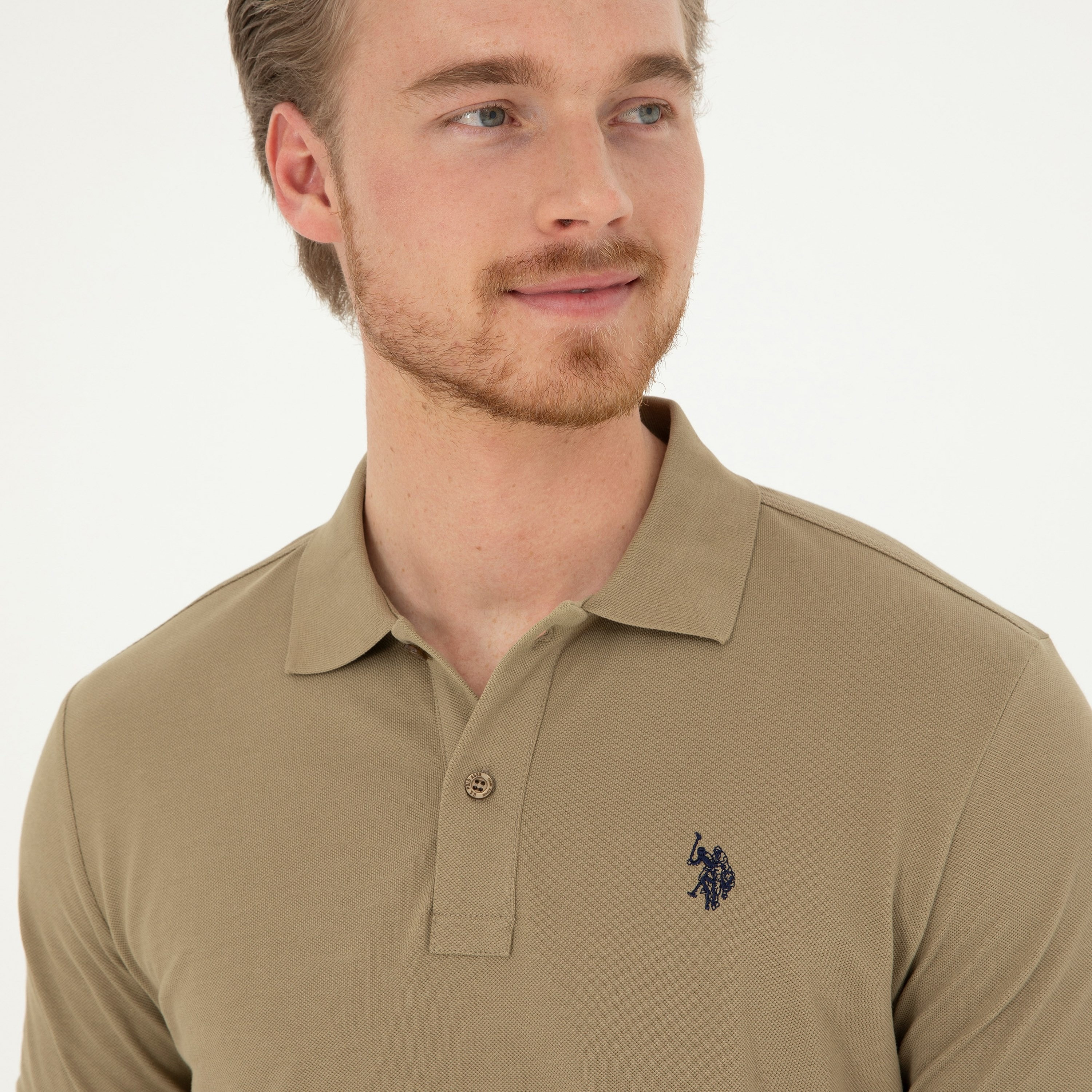 تي شيرت بولو رجالي، بقصة ضيقة وياقة سادة وأكمام قصيرة من يو إس بولو أسسن-men-clothing-tshirtsandpolos-polos-image-3