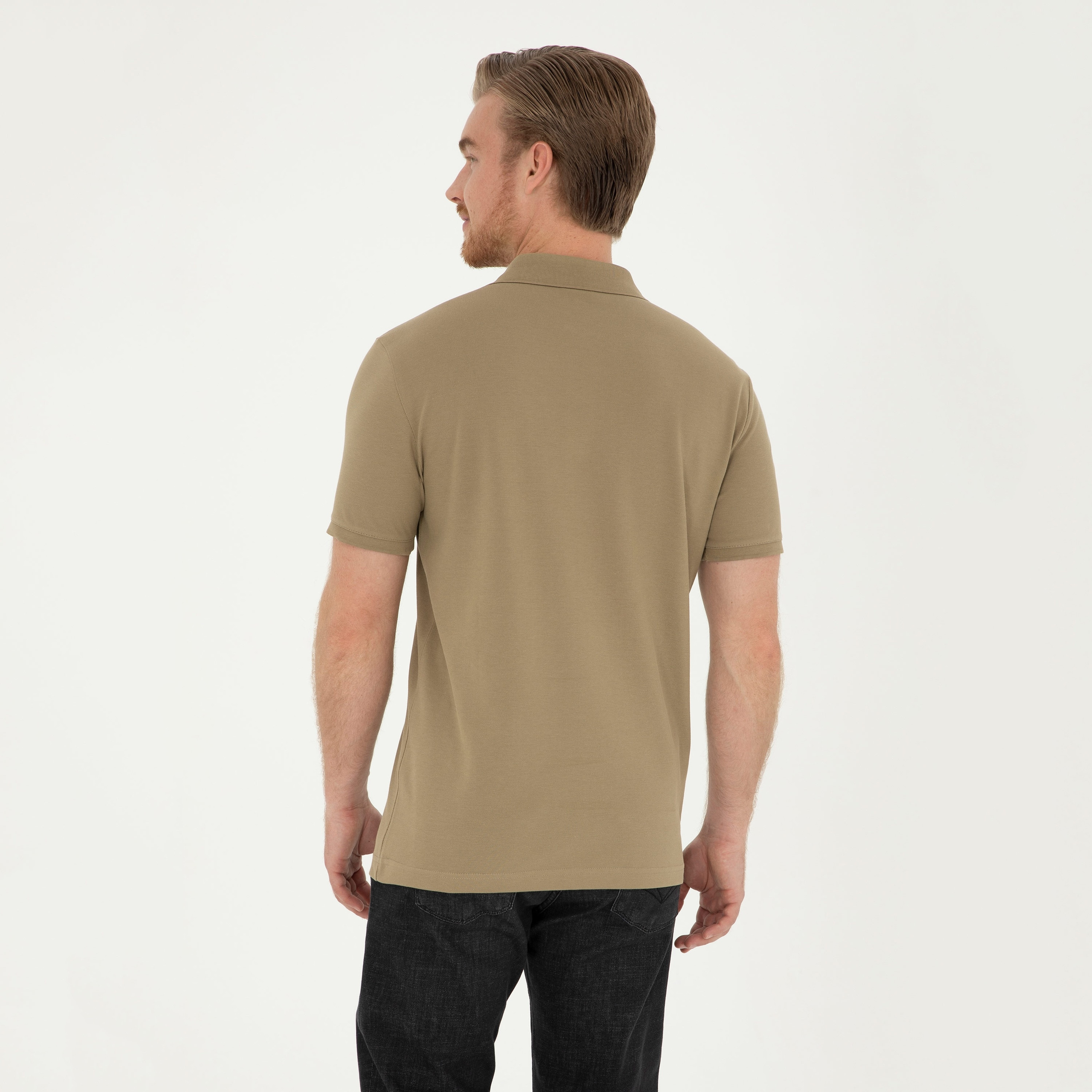 تي شيرت بولو رجالي، بقصة ضيقة وياقة سادة وأكمام قصيرة من يو إس بولو أسسن-men-clothing-tshirtsandpolos-polos-image-4