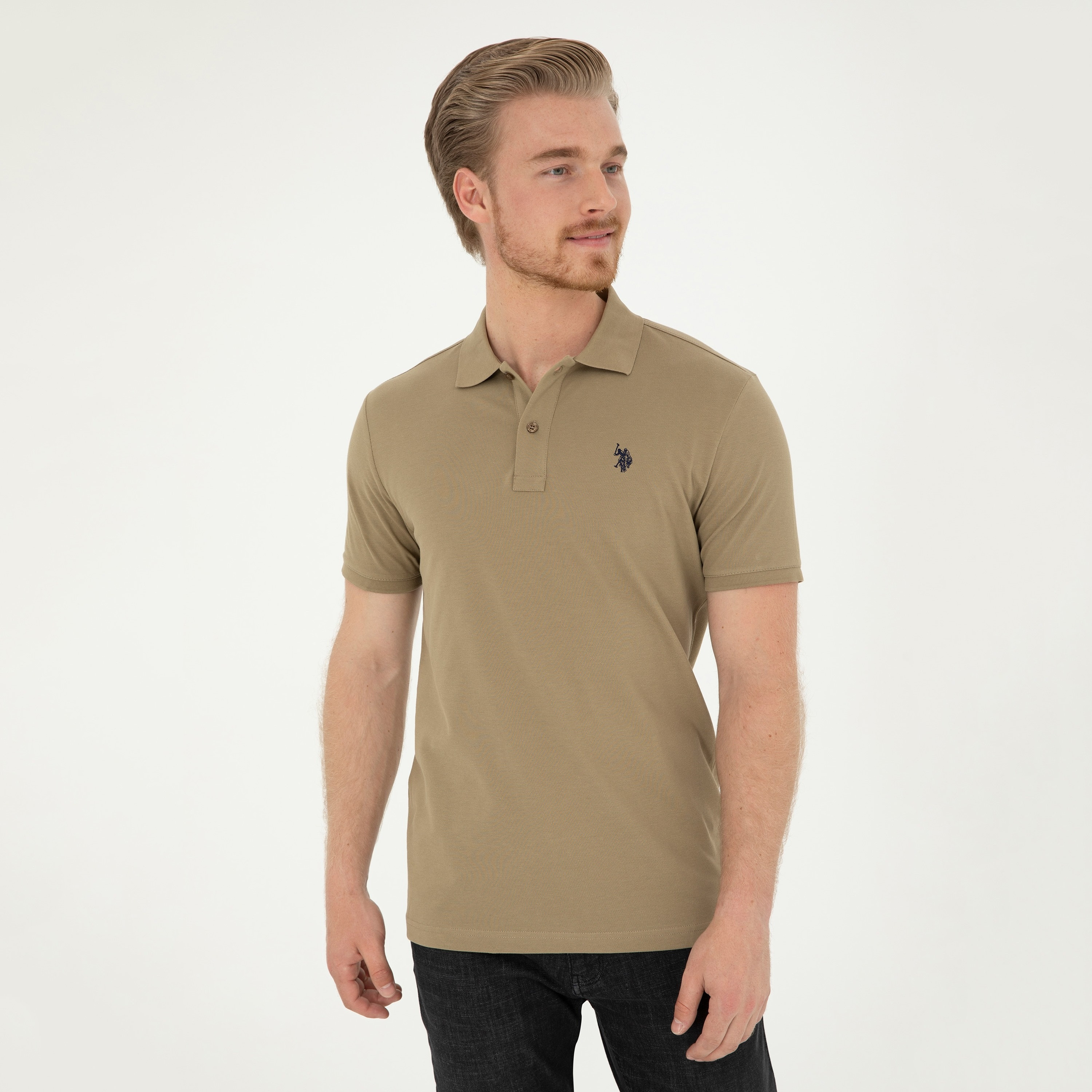 تي شيرت بولو رجالي، بقصة ضيقة وياقة سادة وأكمام قصيرة من يو إس بولو أسسن-men-clothing-tshirtsandpolos-polos-image-5