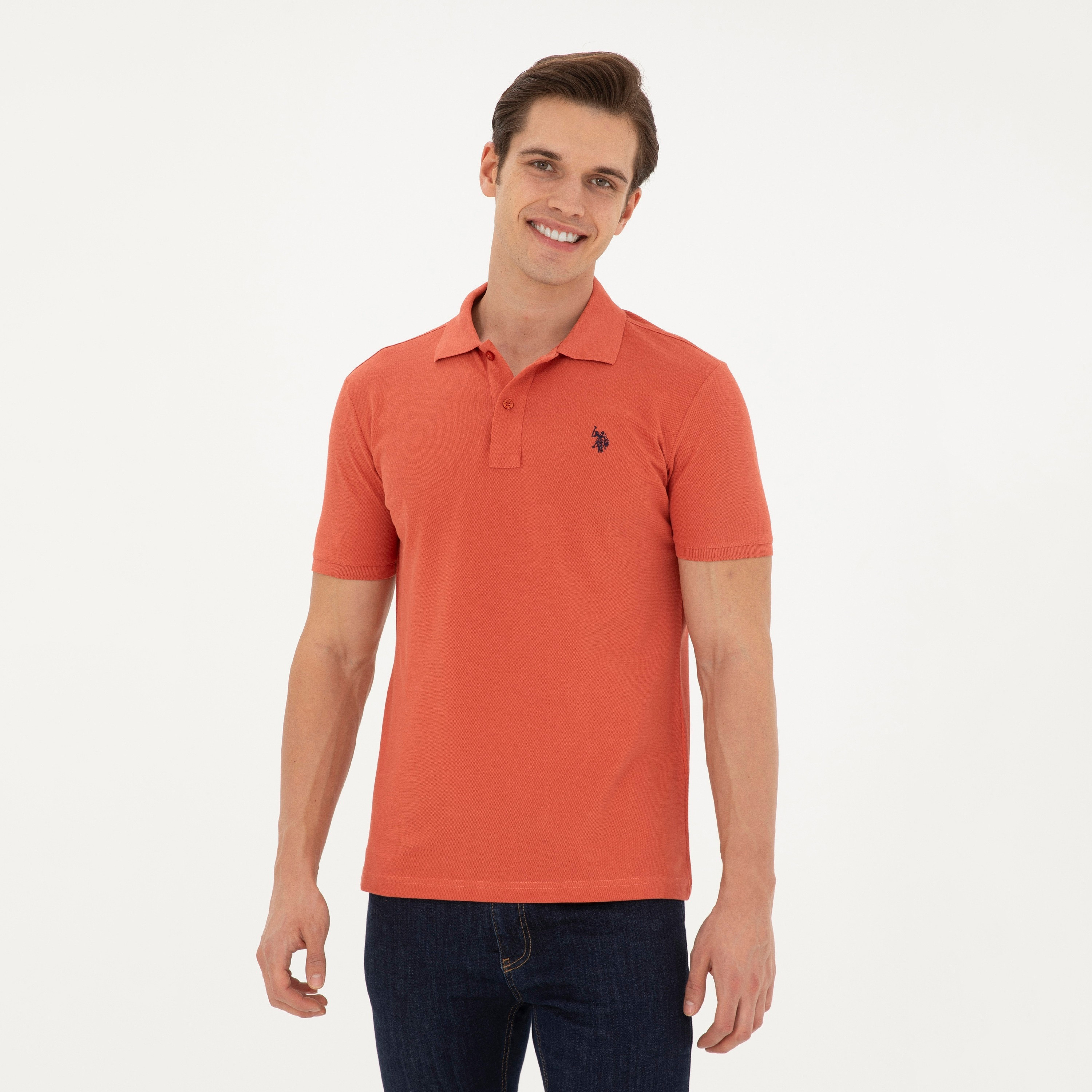 تي شيرت بولو رجالي، بقصة ضيقة وياقة سادة وأكمام قصيرة من يو إس بولو أسسن-men-clothing-tshirtsandpolos-polos-image-7
