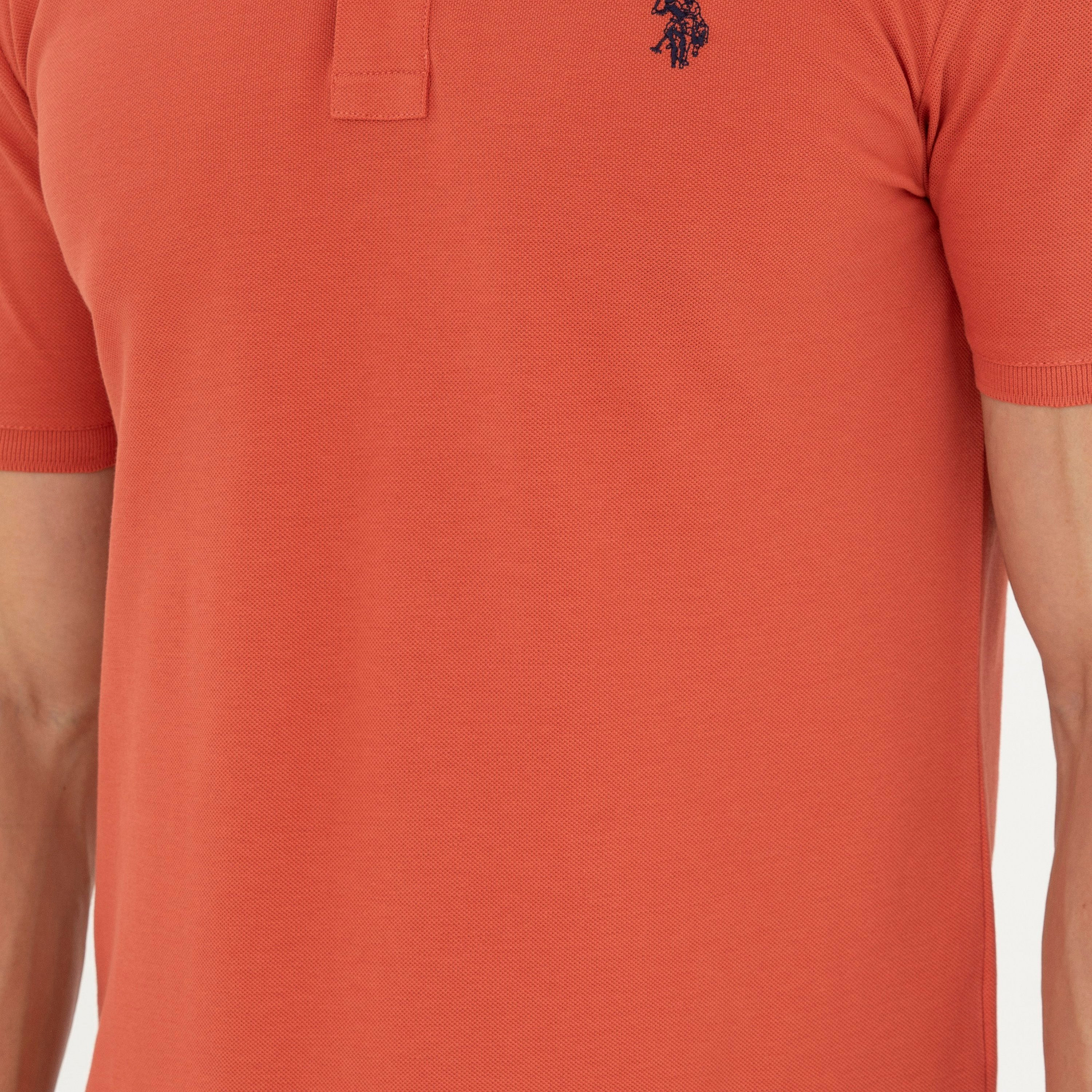 تي شيرت بولو رجالي، بقصة ضيقة وياقة سادة وأكمام قصيرة من يو إس بولو أسسن-men-clothing-tshirtsandpolos-polos-image-12