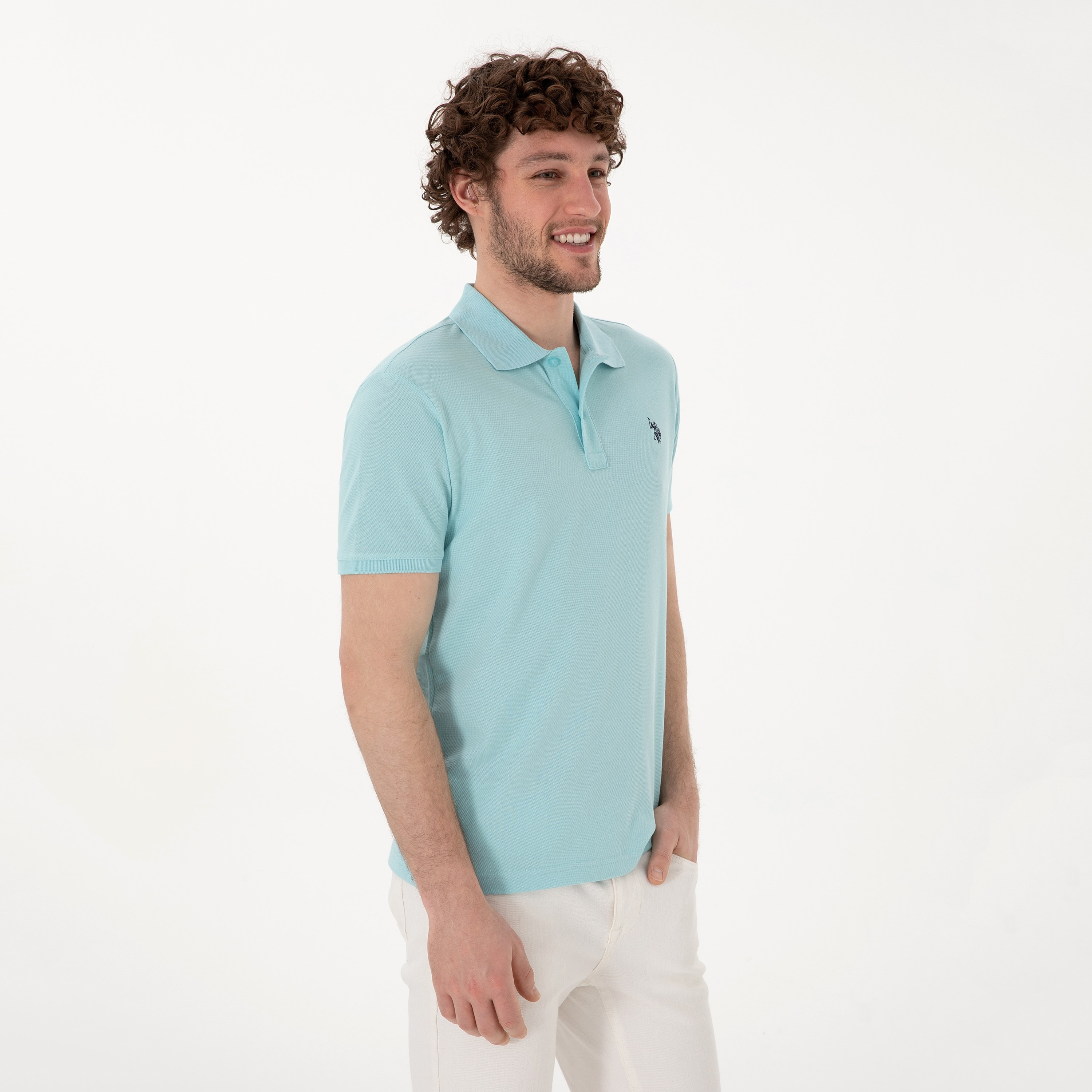 تي شيرت بولو رجالي، بقصة ضيقة وياقة سادة وأكمام قصيرة من يو إس بولو أسسن-men-clothing-tshirtsandpolos-polos-image-11