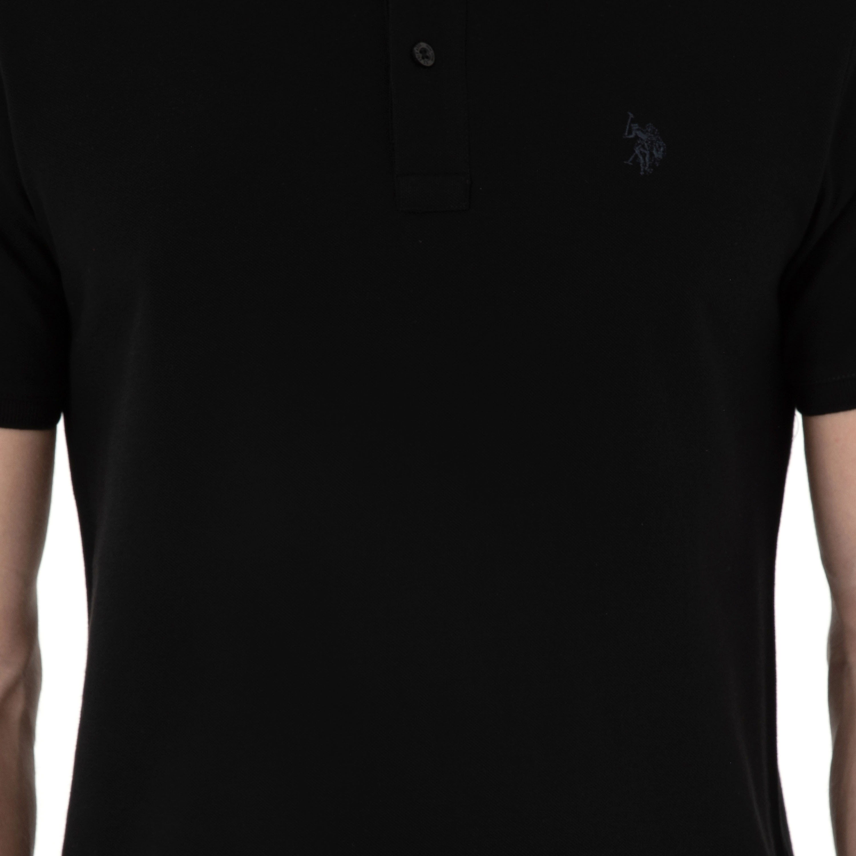 تي شيرت بولو رجالي، بقصة ضيقة وياقة سادة وأكمام قصيرة من يو إس بولو أسسن-men-clothing-tshirtsandpolos-polos-image-46