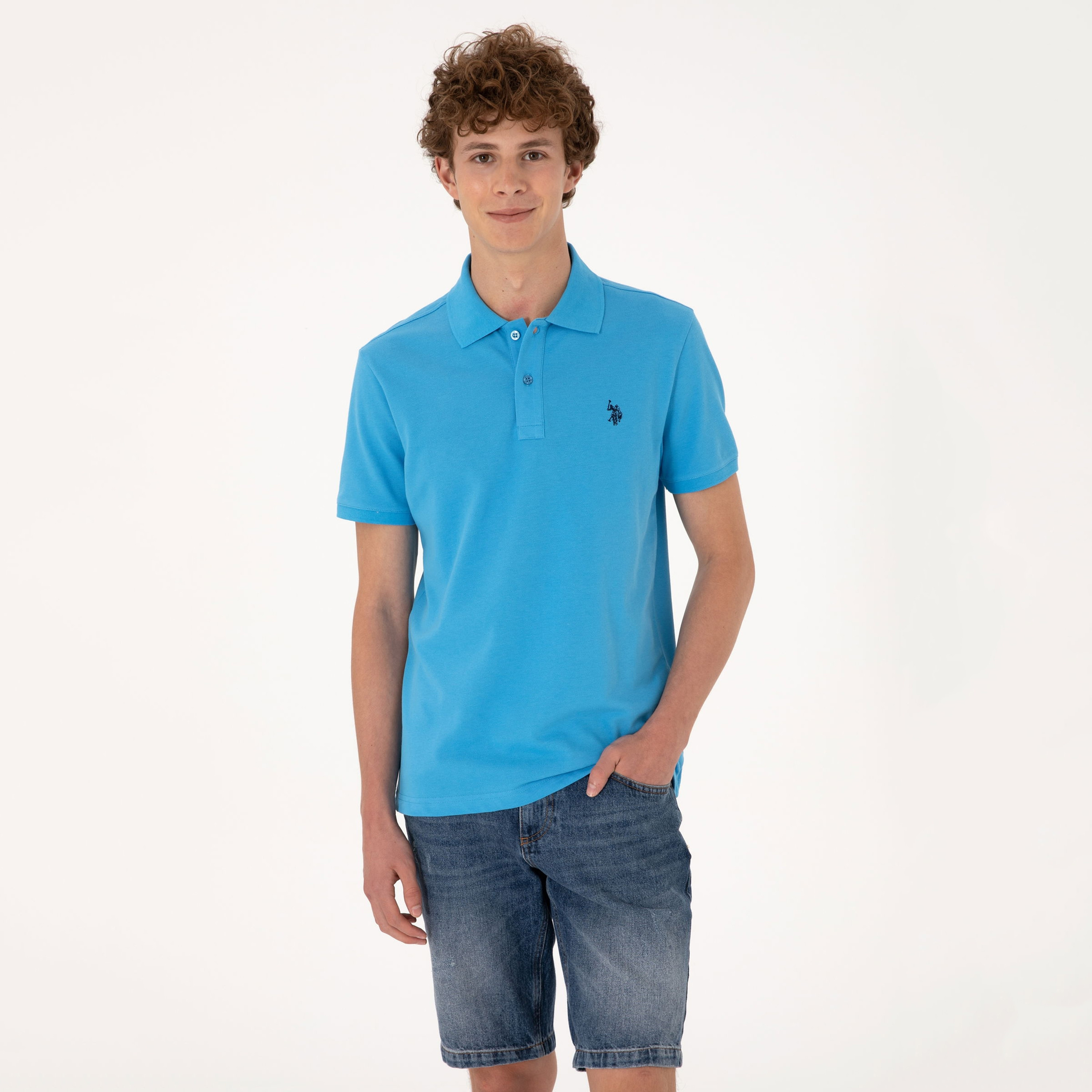 تي شيرت بولو رجالي، بقصة ضيقة وياقة سادة وأكمام قصيرة من يو إس بولو أسسن-men-clothing-tshirtsandpolos-polos-image-77
