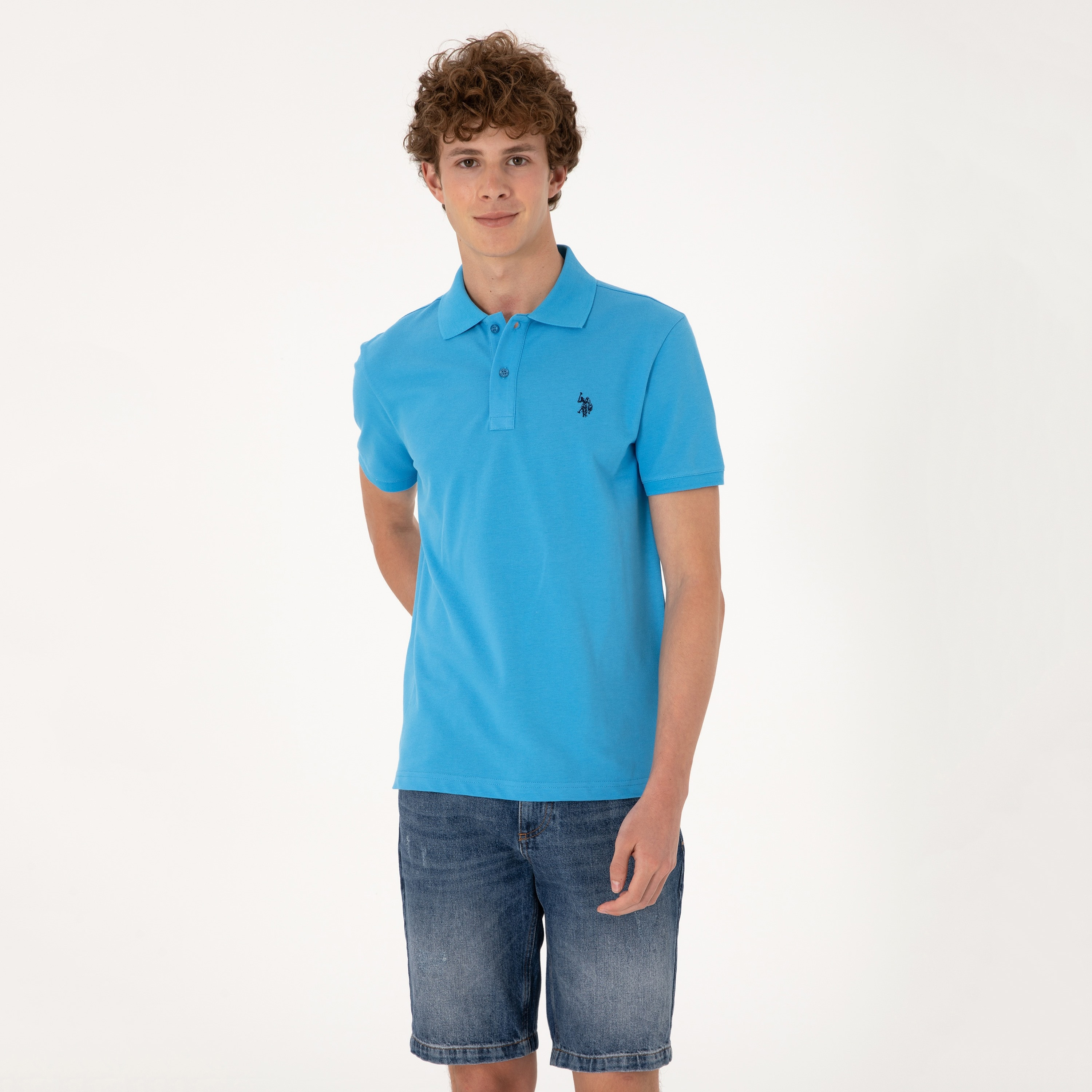 تي شيرت بولو رجالي، بقصة ضيقة وياقة سادة وأكمام قصيرة من يو إس بولو أسسن-men-clothing-tshirtsandpolos-polos-image-81