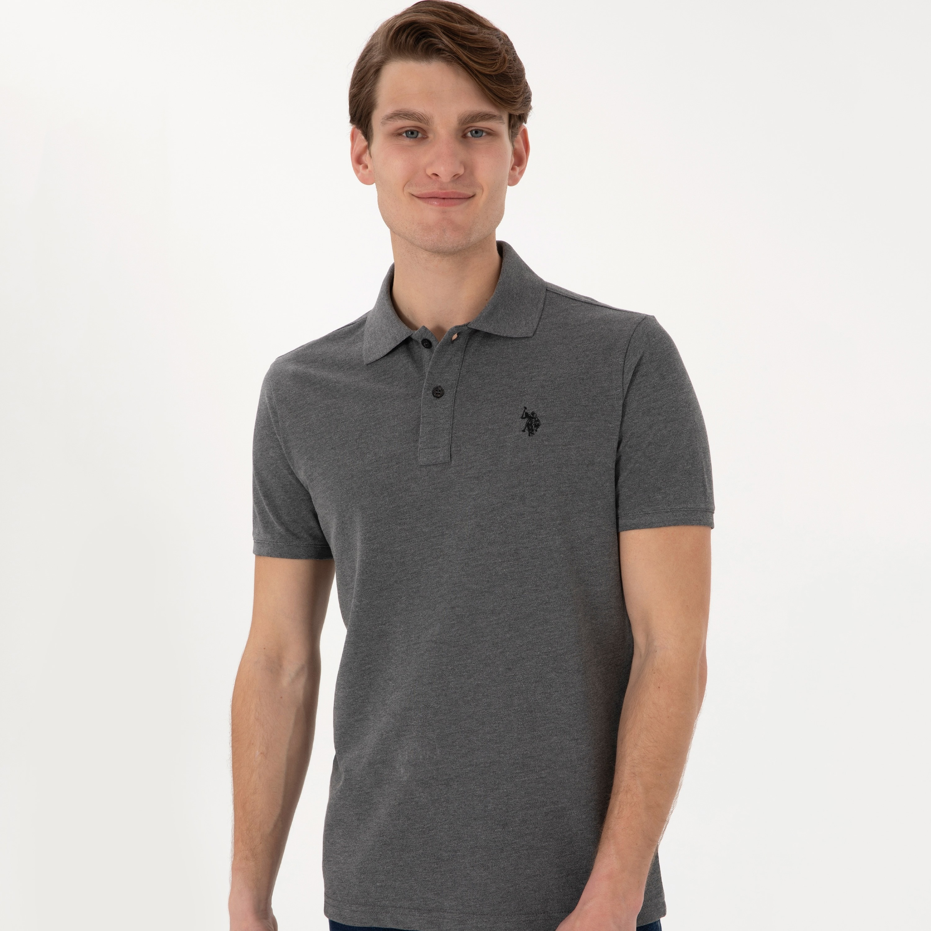 تي شيرت بولو رجالي، بقصة ضيقة وياقة سادة وأكمام قصيرة من يو إس بولو أسسن-men-clothing-tshirtsandpolos-polos-image-69