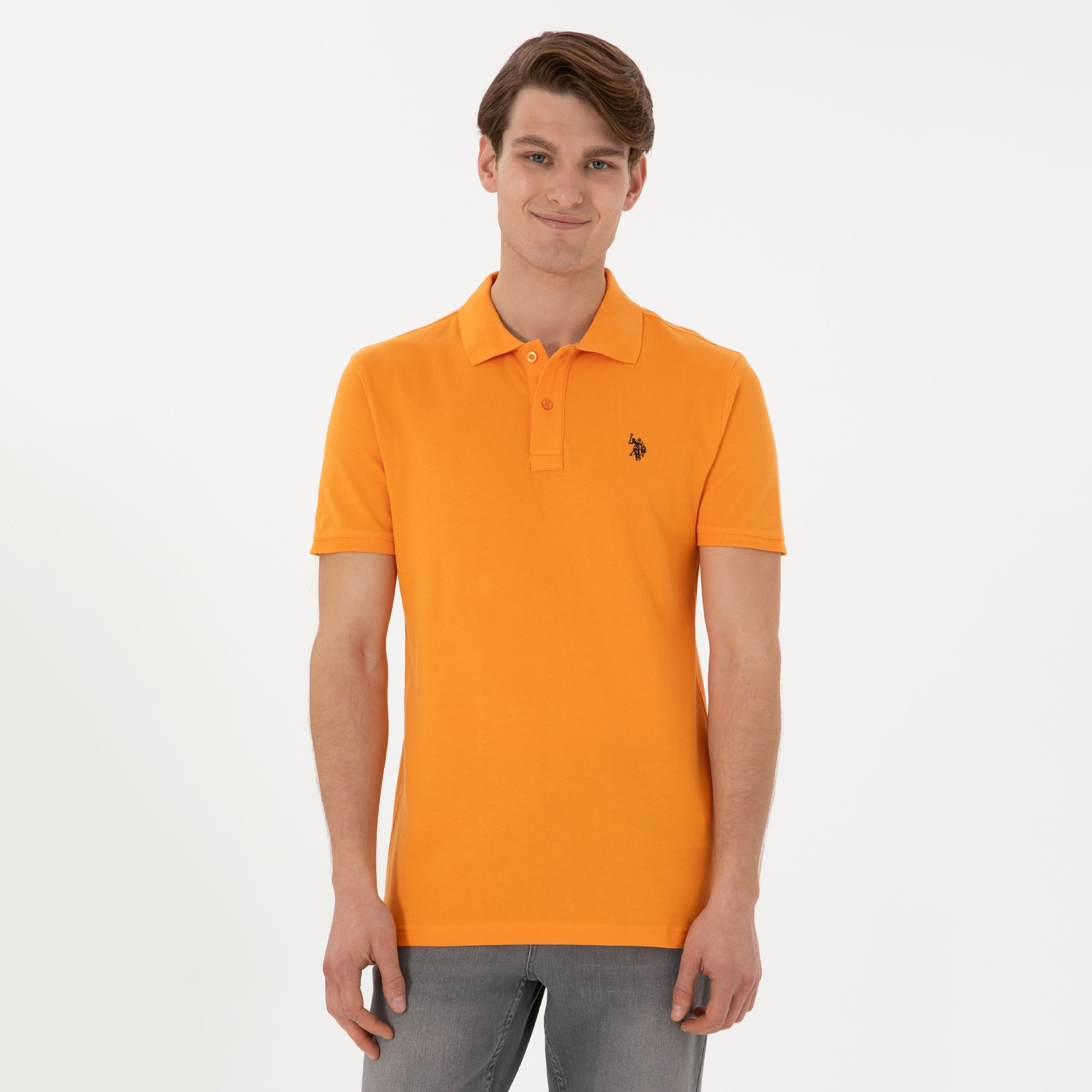 تي شيرت بولو رجالي، بقصة ضيقة وياقة سادة وأكمام قصيرة من يو إس بولو أسسن-men-clothing-tshirtsandpolos-polos-image-47