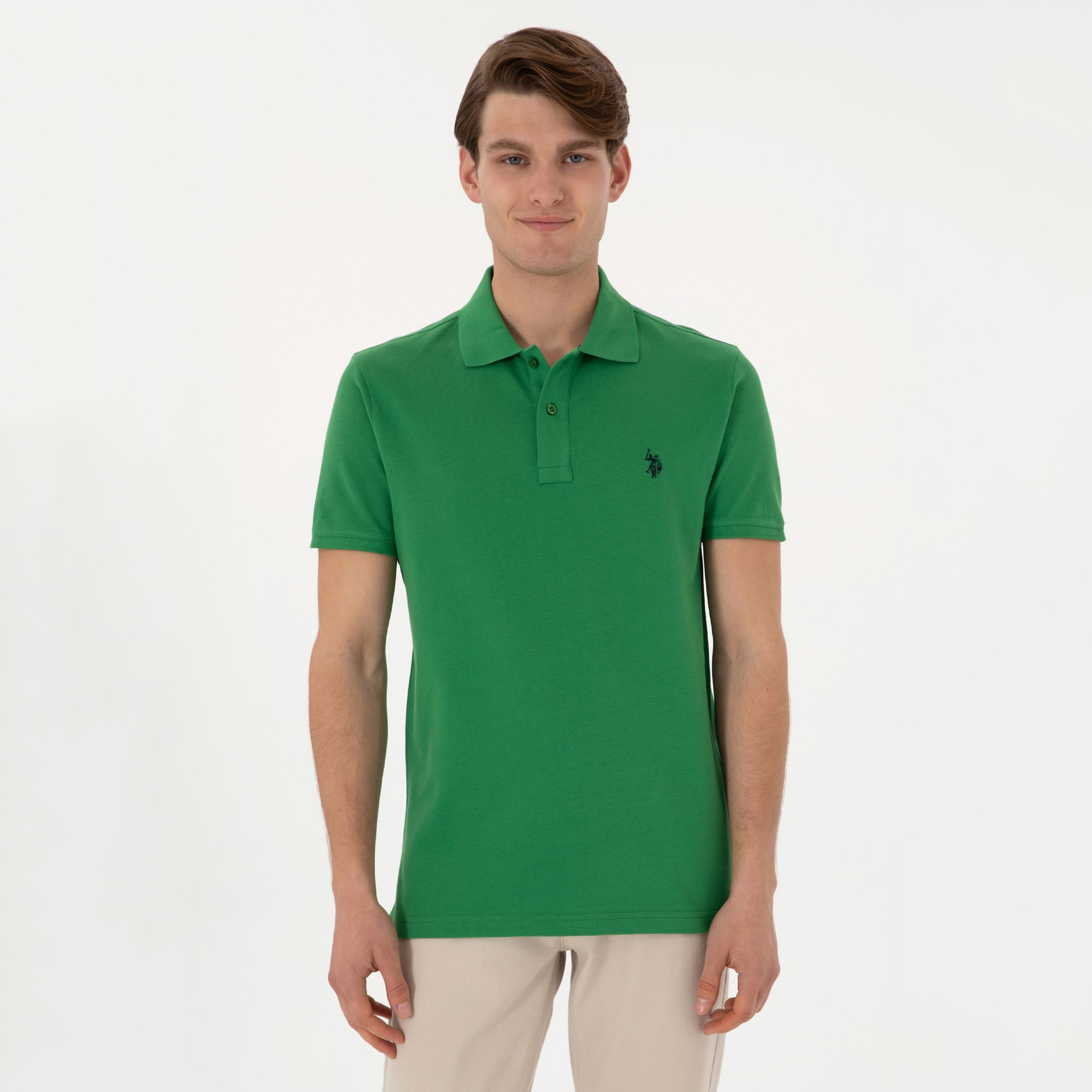 تي شيرت بولو رجالي، بقصة ضيقة وياقة سادة وأكمام قصيرة من يو إس بولو أسسن-men-clothing-tshirtsandpolos-polos-image-53