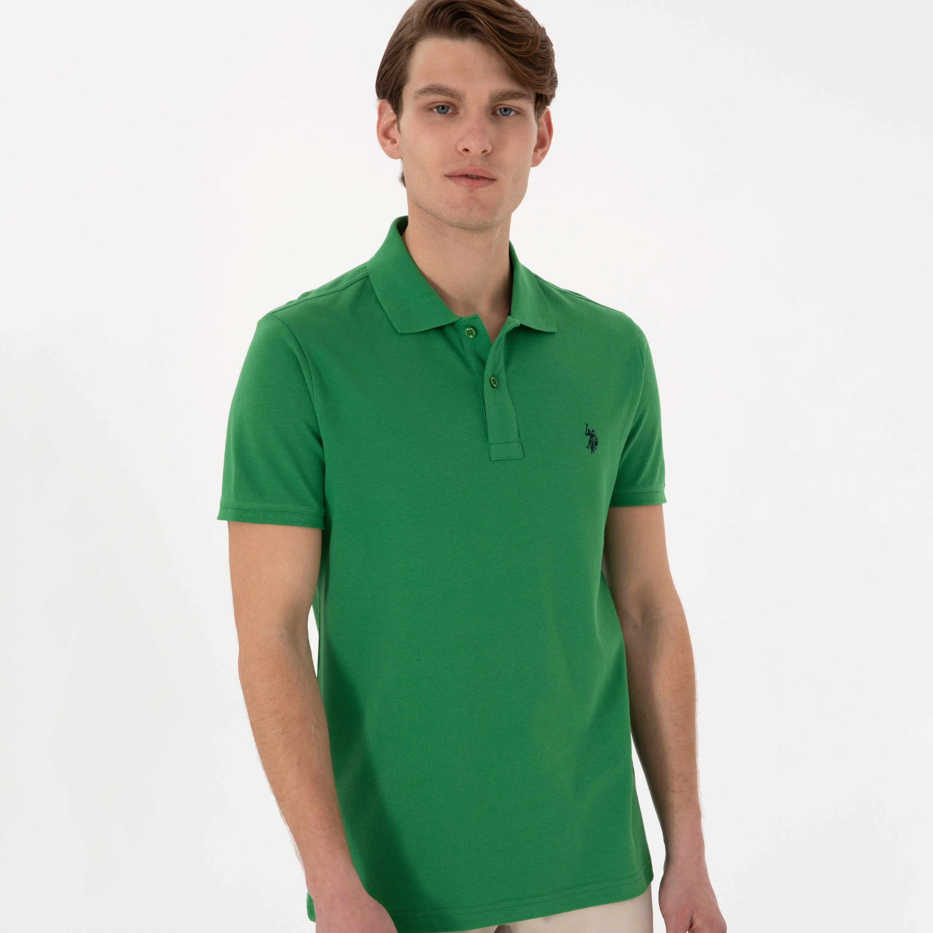 تي شيرت بولو رجالي، بقصة ضيقة وياقة سادة وأكمام قصيرة من يو إس بولو أسسن-men-clothing-tshirtsandpolos-polos-image-57