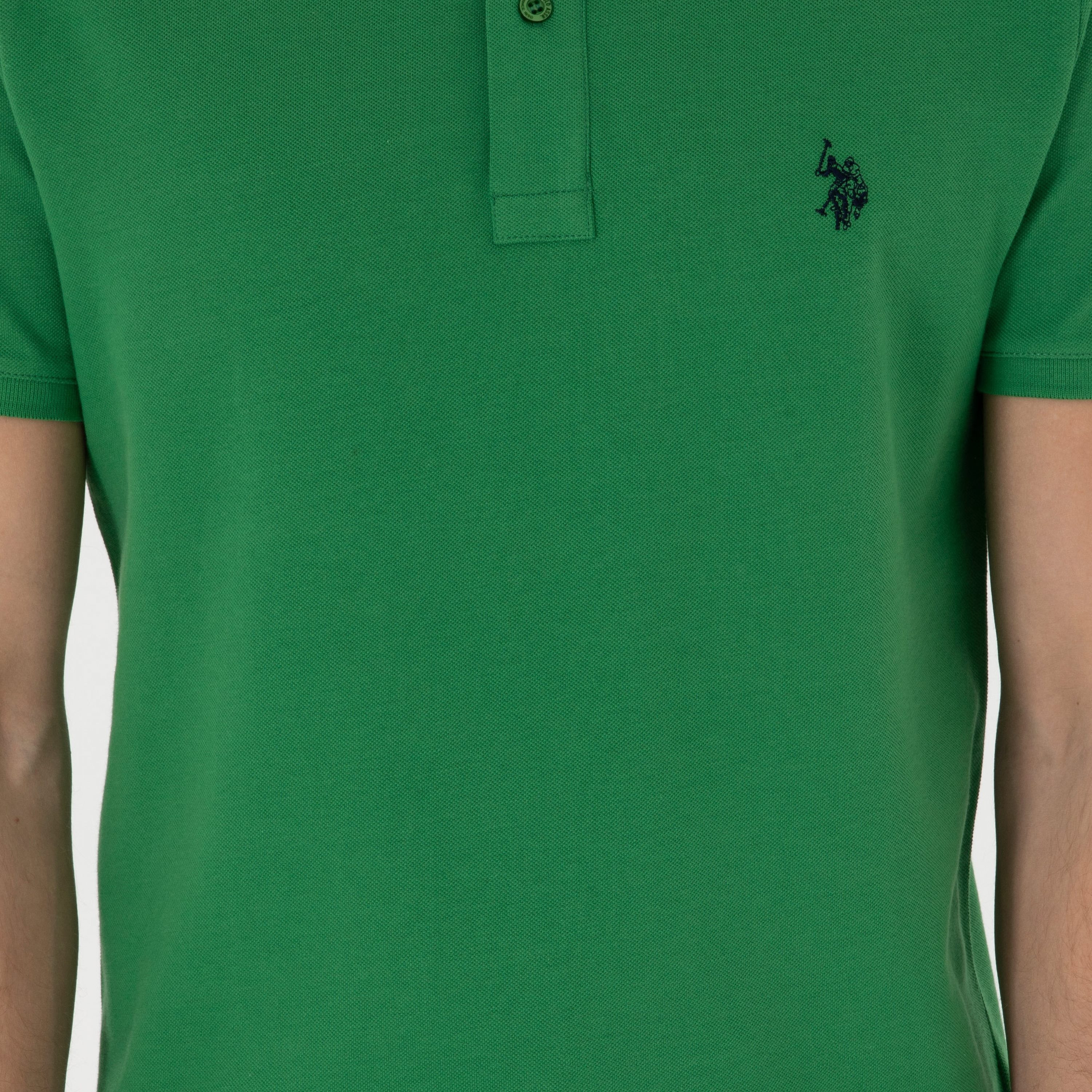 تي شيرت بولو رجالي، بقصة ضيقة وياقة سادة وأكمام قصيرة من يو إس بولو أسسن-men-clothing-tshirtsandpolos-polos-image-58