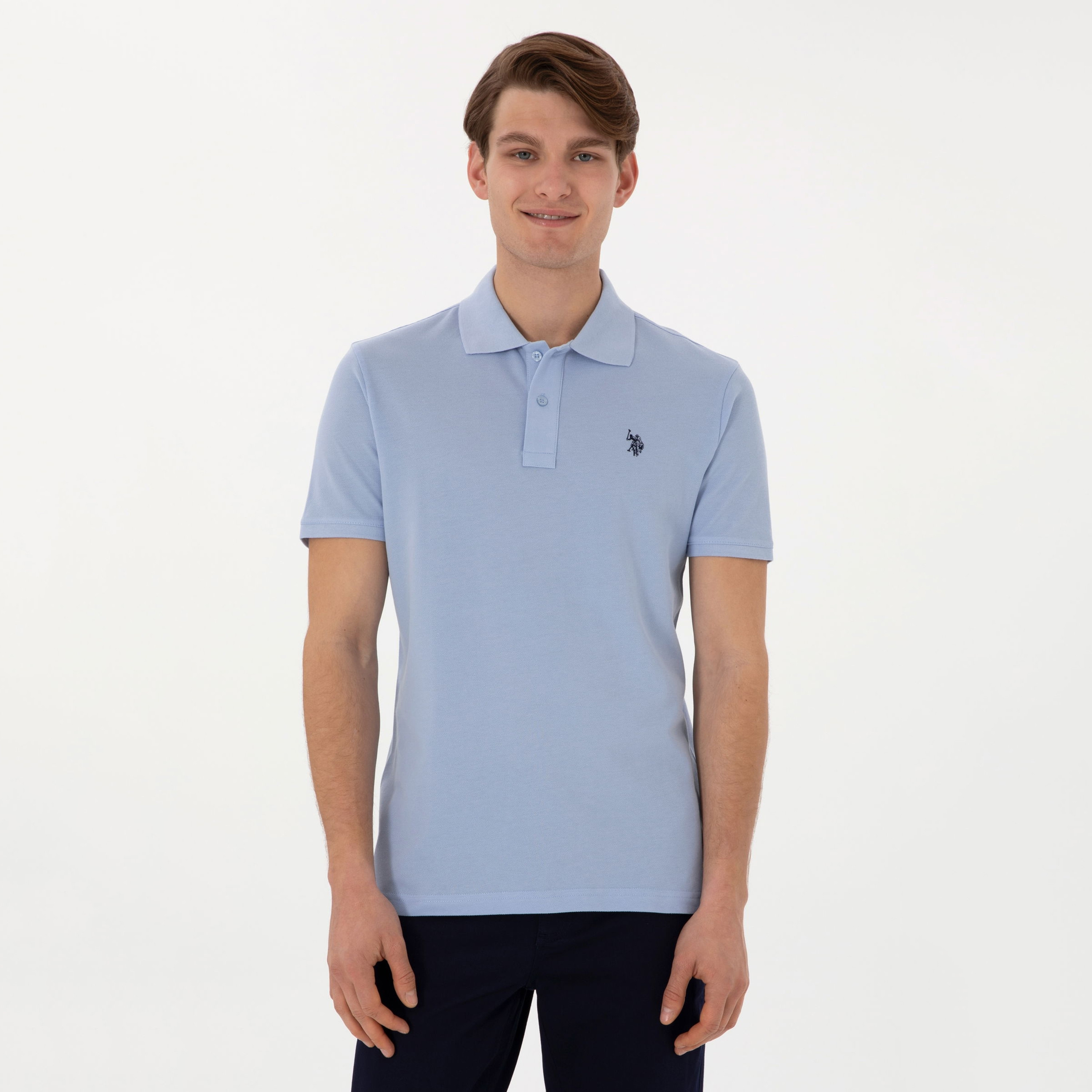 تي شيرت بولو رجالي، بقصة ضيقة وياقة سادة وأكمام قصيرة من يو إس بولو أسسن-men-clothing-tshirtsandpolos-polos-image-1
