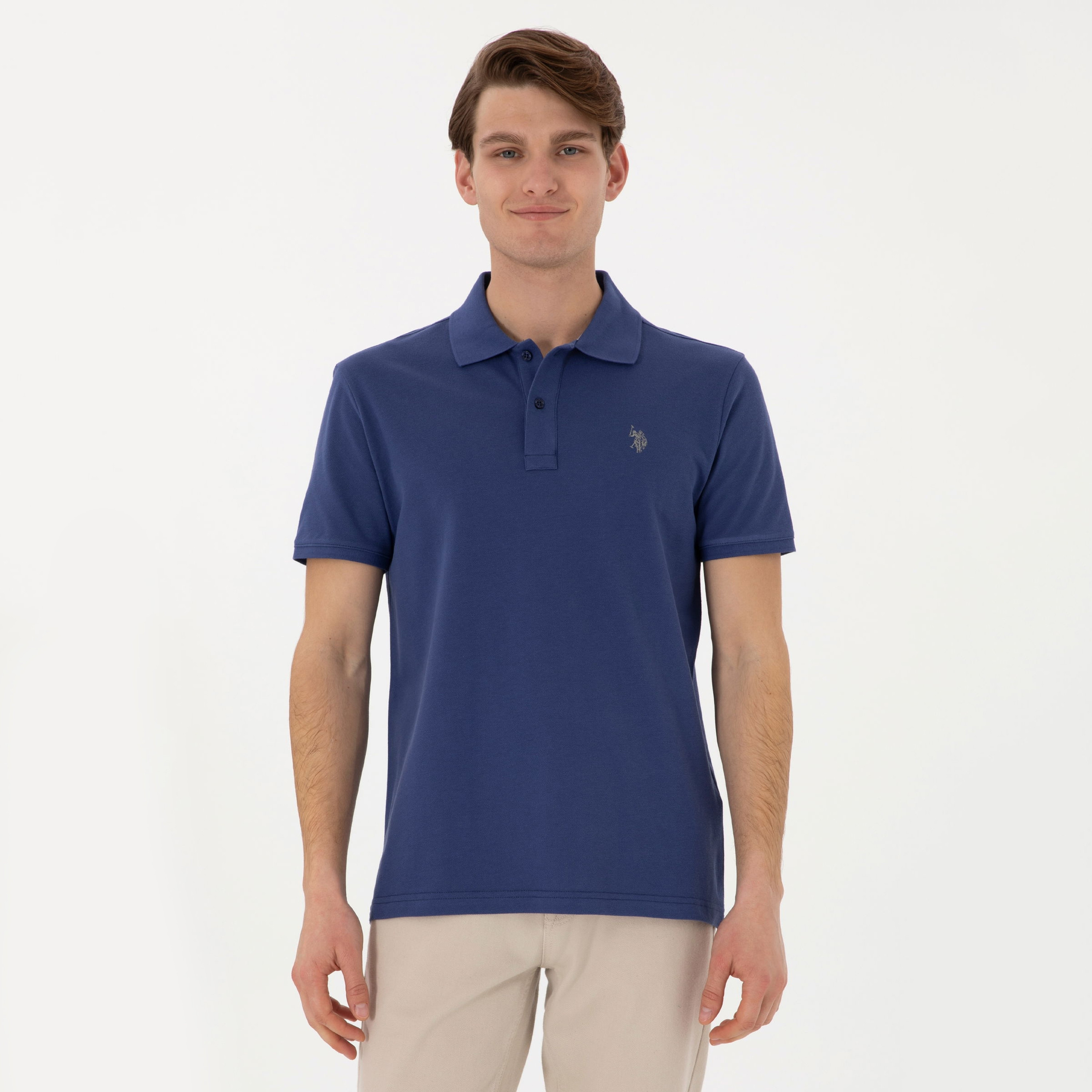 تي شيرت بولو رجالي، بقصة ضيقة وياقة سادة وأكمام قصيرة من يو إس بولو أسسن-men-clothing-tshirtsandpolos-polos-image-59