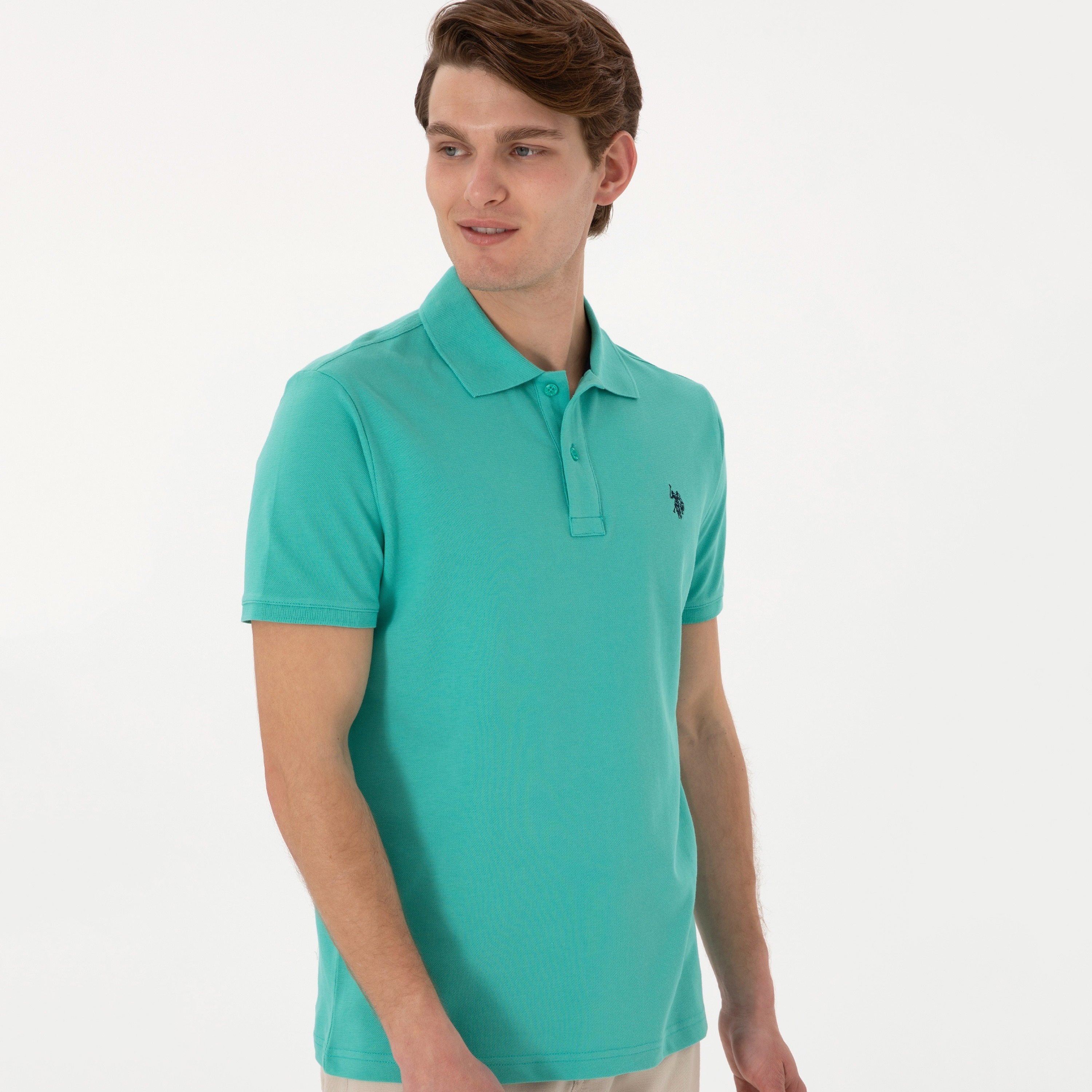 تي شيرت بولو رجالي، بقصة ضيقة وياقة سادة وأكمام قصيرة من يو إس بولو أسسن-men-clothing-tshirtsandpolos-polos-image-75