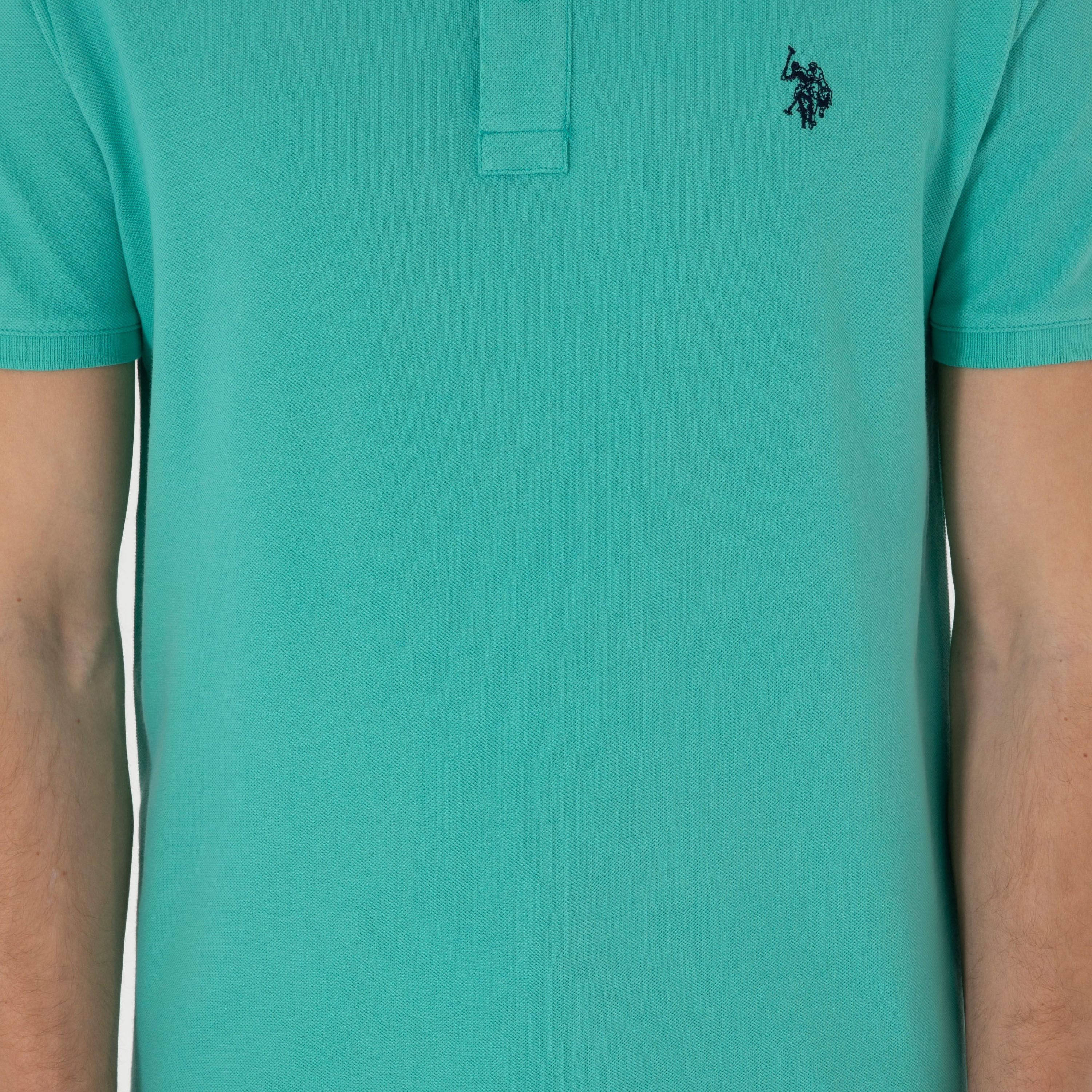 تي شيرت بولو رجالي، بقصة ضيقة وياقة سادة وأكمام قصيرة من يو إس بولو أسسن-men-clothing-tshirtsandpolos-polos-image-76