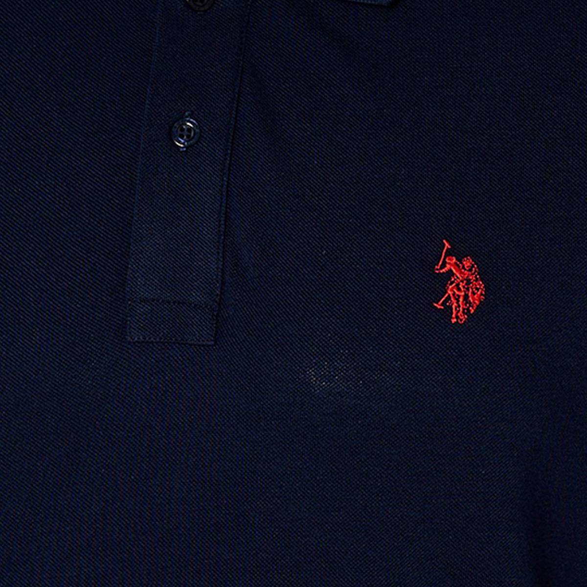 تي شيرت بولو رجالي، بقصة ضيقة وياقة سادة وأكمام قصيرة من يو إس بولو أسسن-men-clothing-tshirtsandpolos-polos-image-14