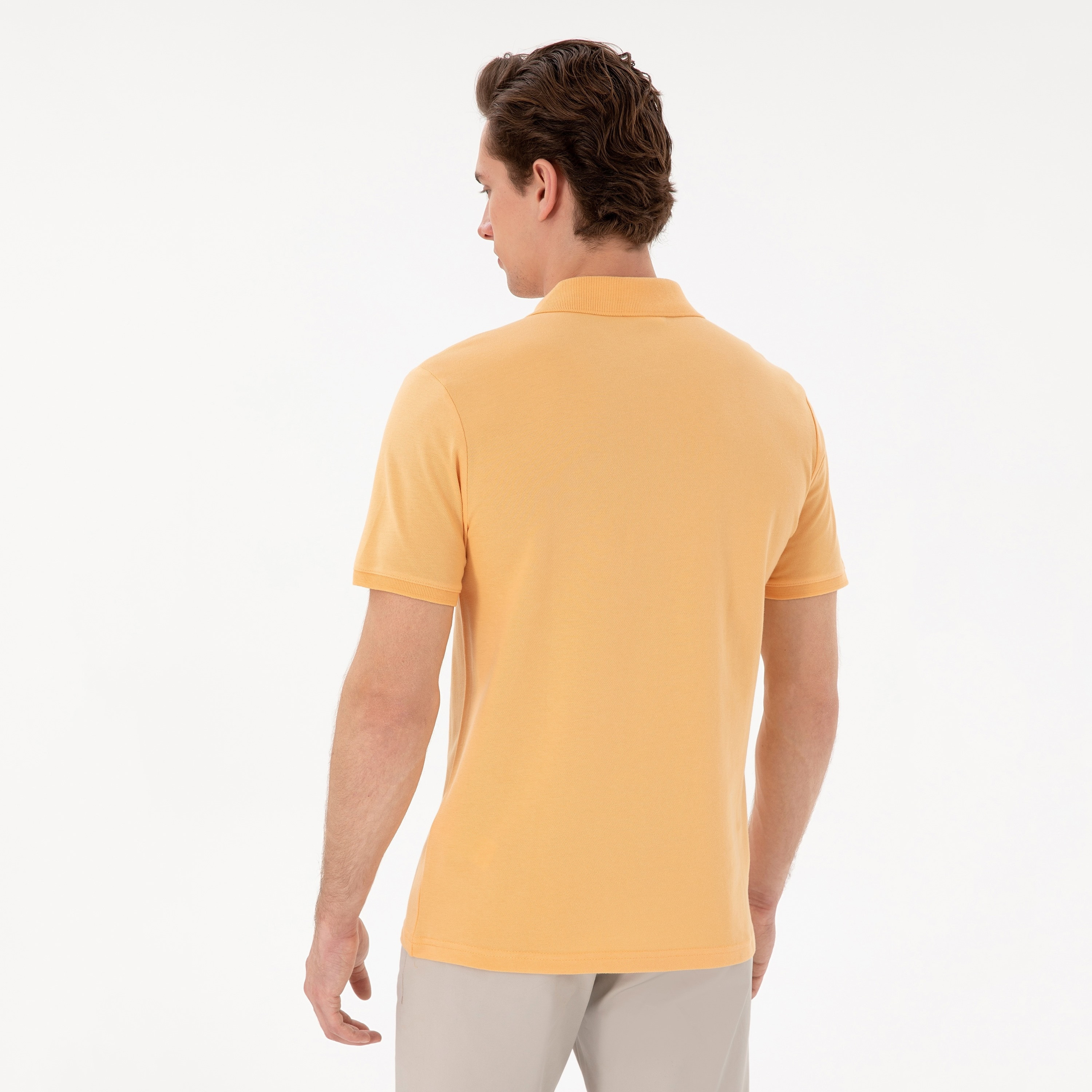 تي شيرت بولو رجالي، بقصة ضيقة وياقة سادة وأكمام قصيرة من يو إس بولو أسسن-men-clothing-tshirtsandpolos-polos-image-98