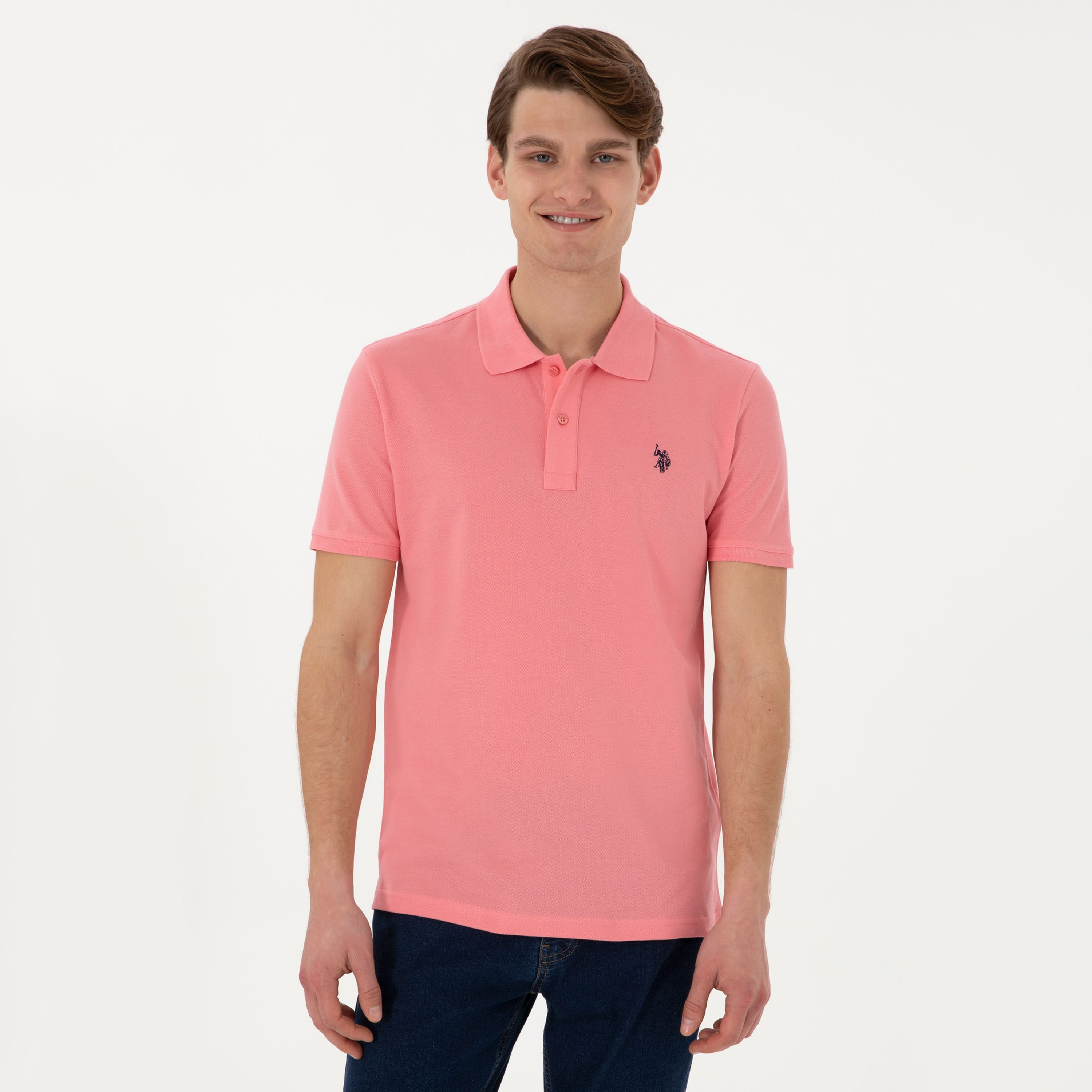 تي شيرت بولو رجالي، بقصة ضيقة وياقة سادة وأكمام قصيرة من يو إس بولو أسسن-men-clothing-tshirtsandpolos-polos-image-35