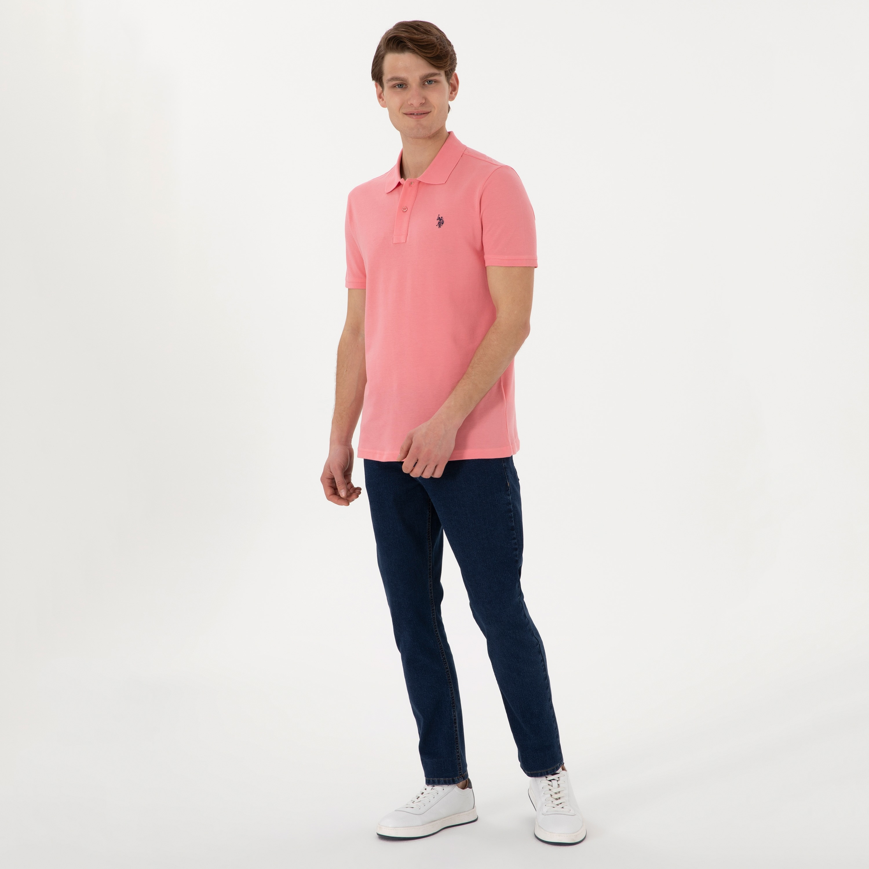 تي شيرت بولو رجالي، بقصة ضيقة وياقة سادة وأكمام قصيرة من يو إس بولو أسسن-men-clothing-tshirtsandpolos-polos-image-36