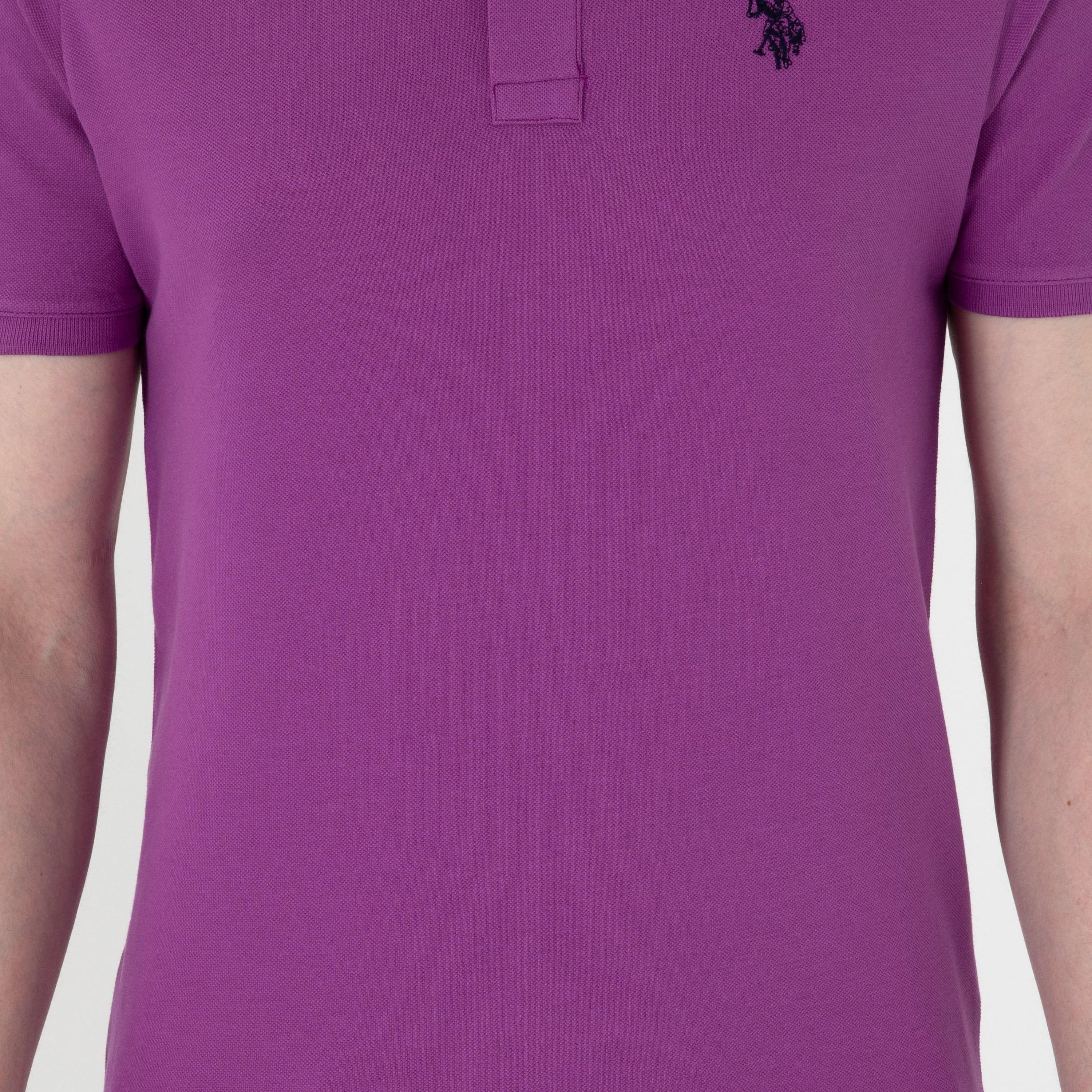 تي شيرت بولو رجالي، بقصة ضيقة وياقة سادة وأكمام قصيرة من يو إس بولو أسسن-men-clothing-tshirtsandpolos-polos-image-29