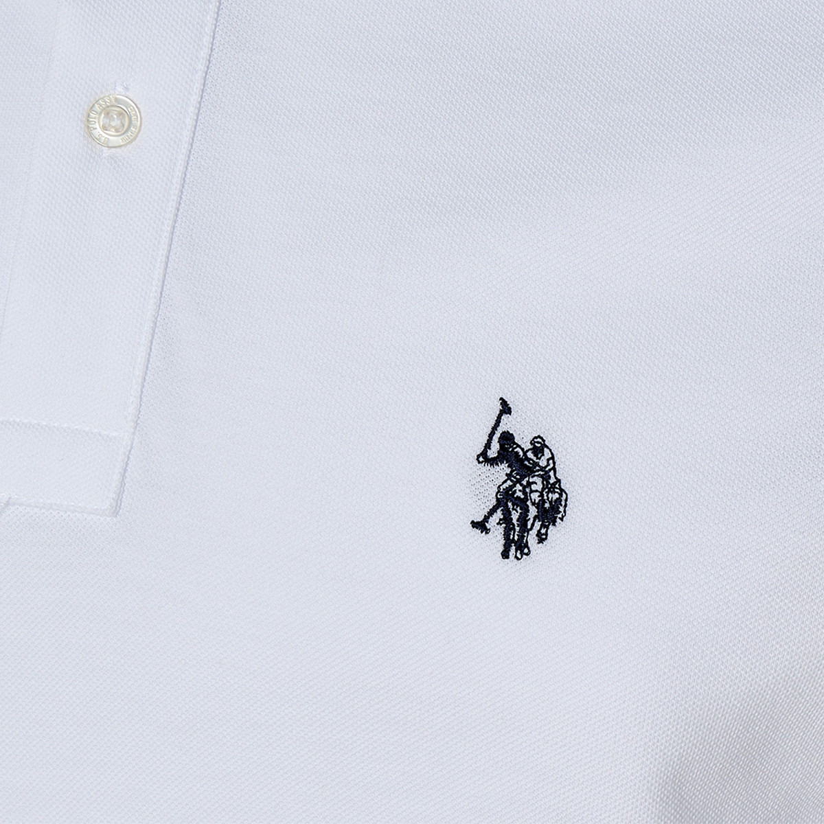 تي شيرت بولو رجالي، بقصة ضيقة وياقة سادة وأكمام قصيرة من يو إس بولو أسسن-men-clothing-tshirtsandpolos-polos-image-31