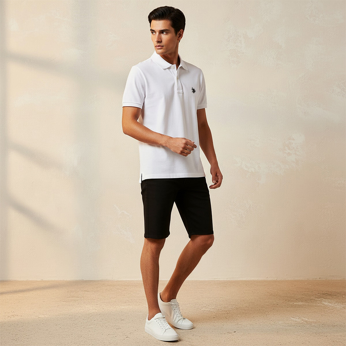تي شيرت بولو رجالي، بقصة ضيقة وياقة سادة وأكمام قصيرة من يو إس بولو أسسن-men-clothing-tshirtsandpolos-polos-image-32