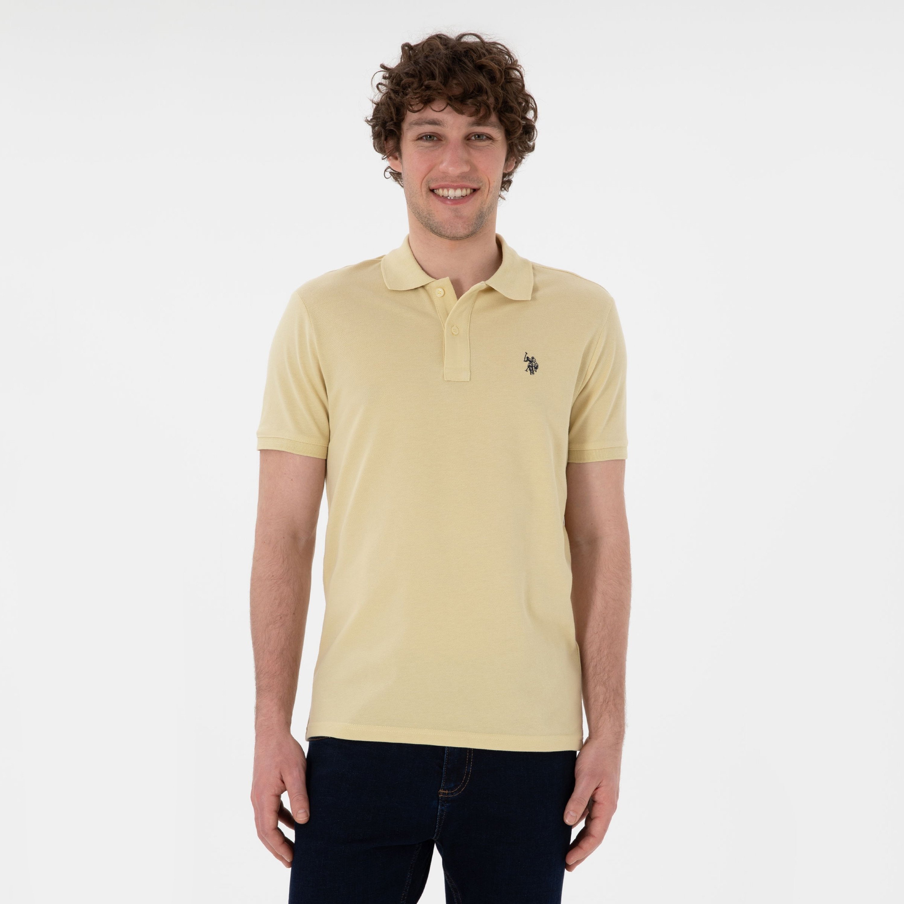تي شيرت بولو رجالي، بقصة ضيقة وياقة سادة وأكمام قصيرة من يو إس بولو أسسن-men-clothing-tshirtsandpolos-polos-image-89