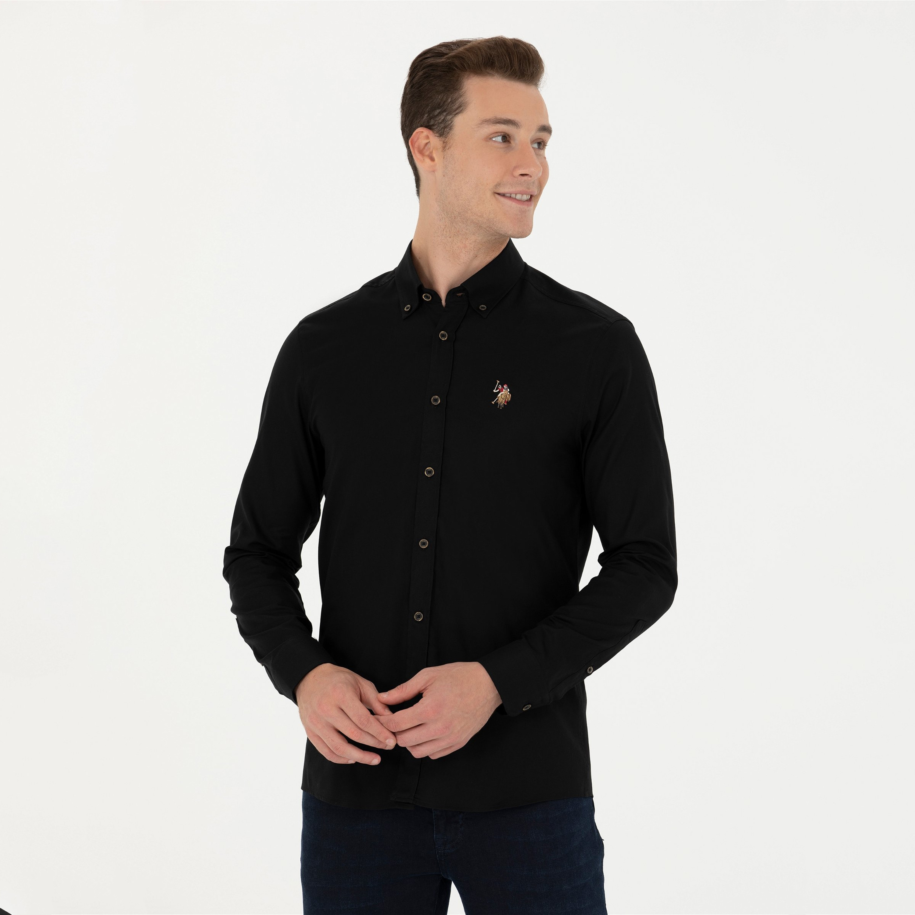 قميص رجالي بأزرار، بقصة ضيقة وياقة سادة وأكمام طويلة من يو إس بولو أسسن-men-clothing-shirts-image-19