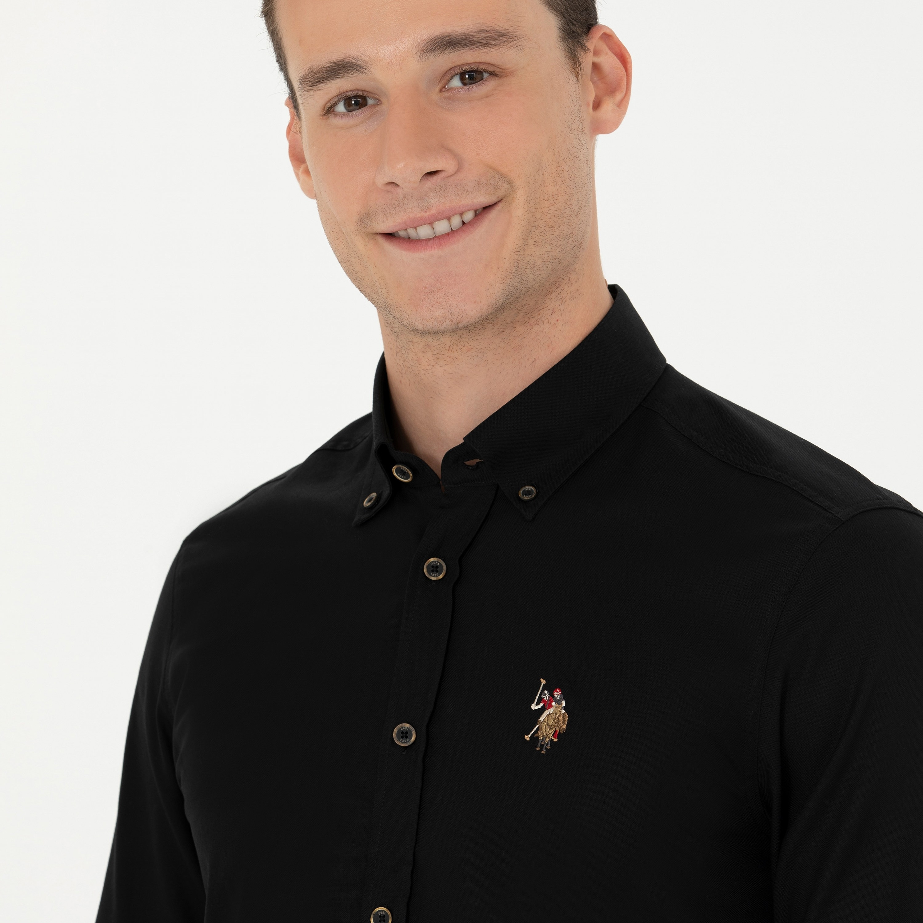 قميص رجالي بأزرار، بقصة ضيقة وياقة سادة وأكمام طويلة من يو إس بولو أسسن-men-clothing-shirts-image-20