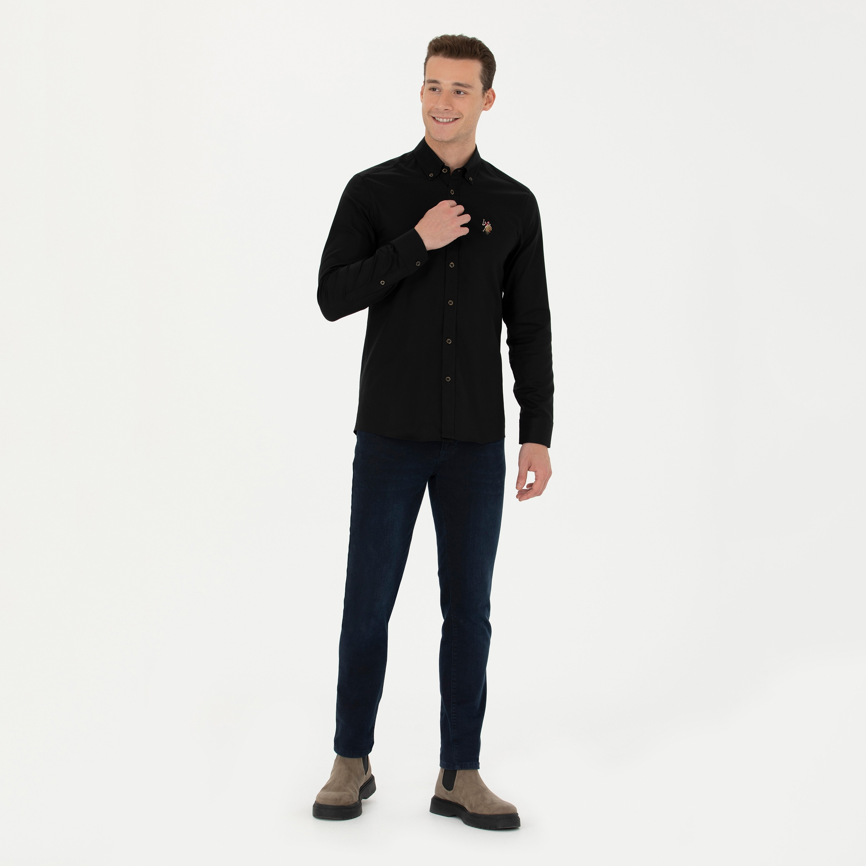 قميص رجالي بأزرار، بقصة ضيقة وياقة سادة وأكمام طويلة من يو إس بولو أسسن-men-clothing-shirts-image-21