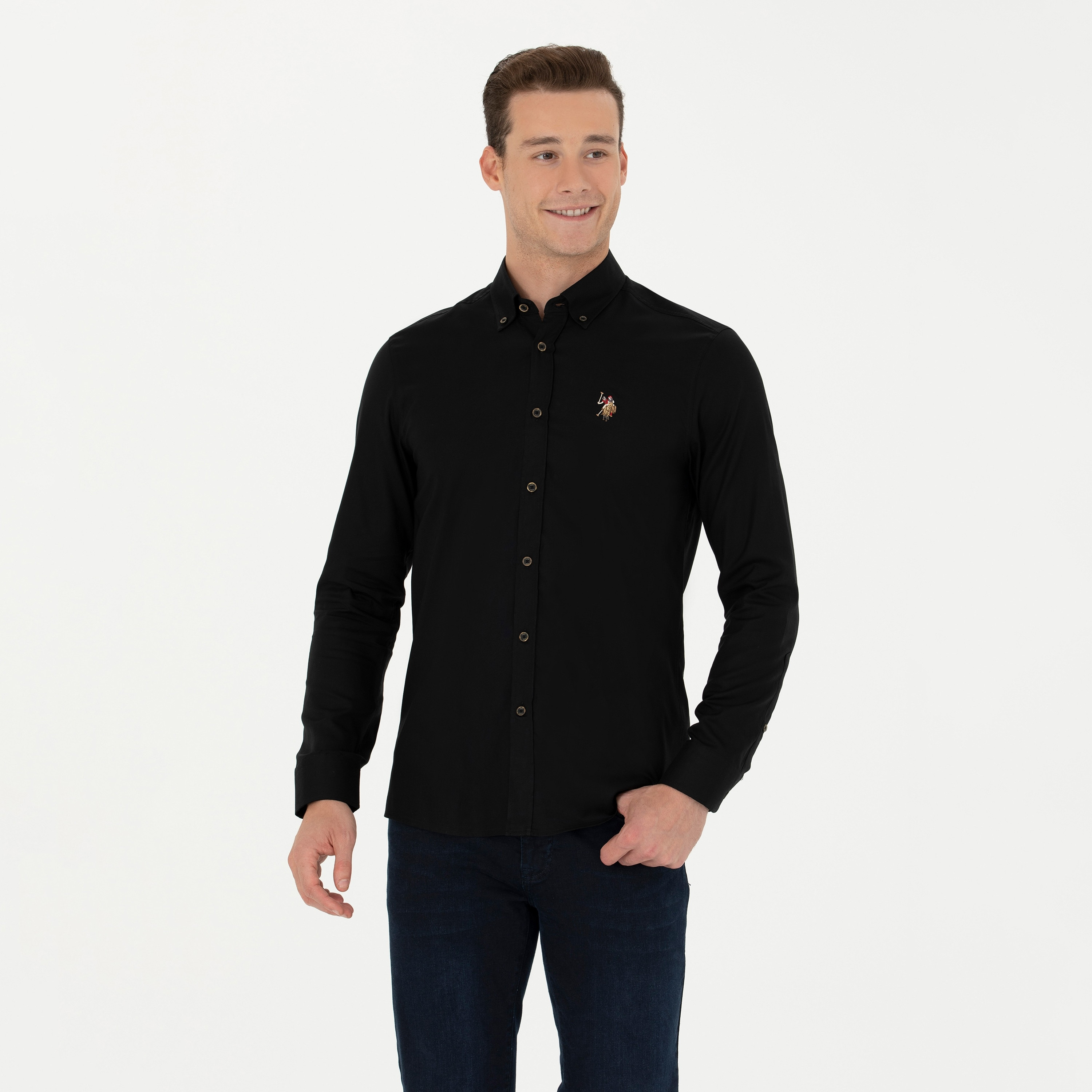 قميص رجالي بأزرار، بقصة ضيقة وياقة سادة وأكمام طويلة من يو إس بولو أسسن-men-clothing-shirts-image-23
