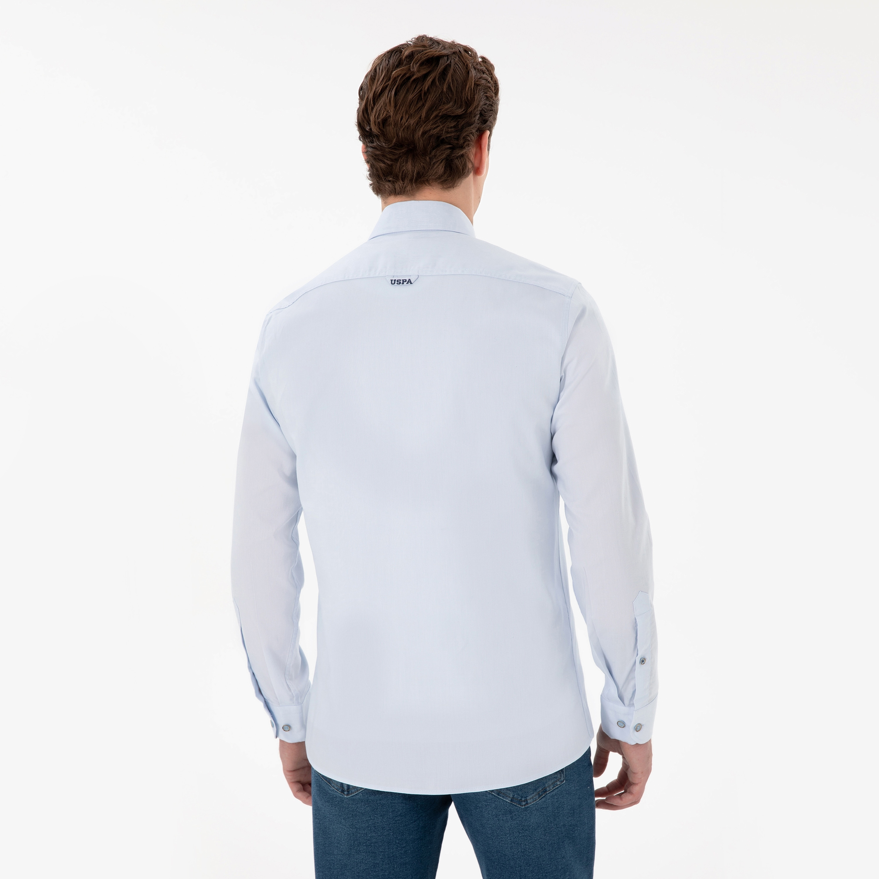 قميص رجالي بأزرار، بقصة ضيقة وياقة سادة وأكمام طويلة من يو إس بولو أسسن-men-clothing-shirts-image-4