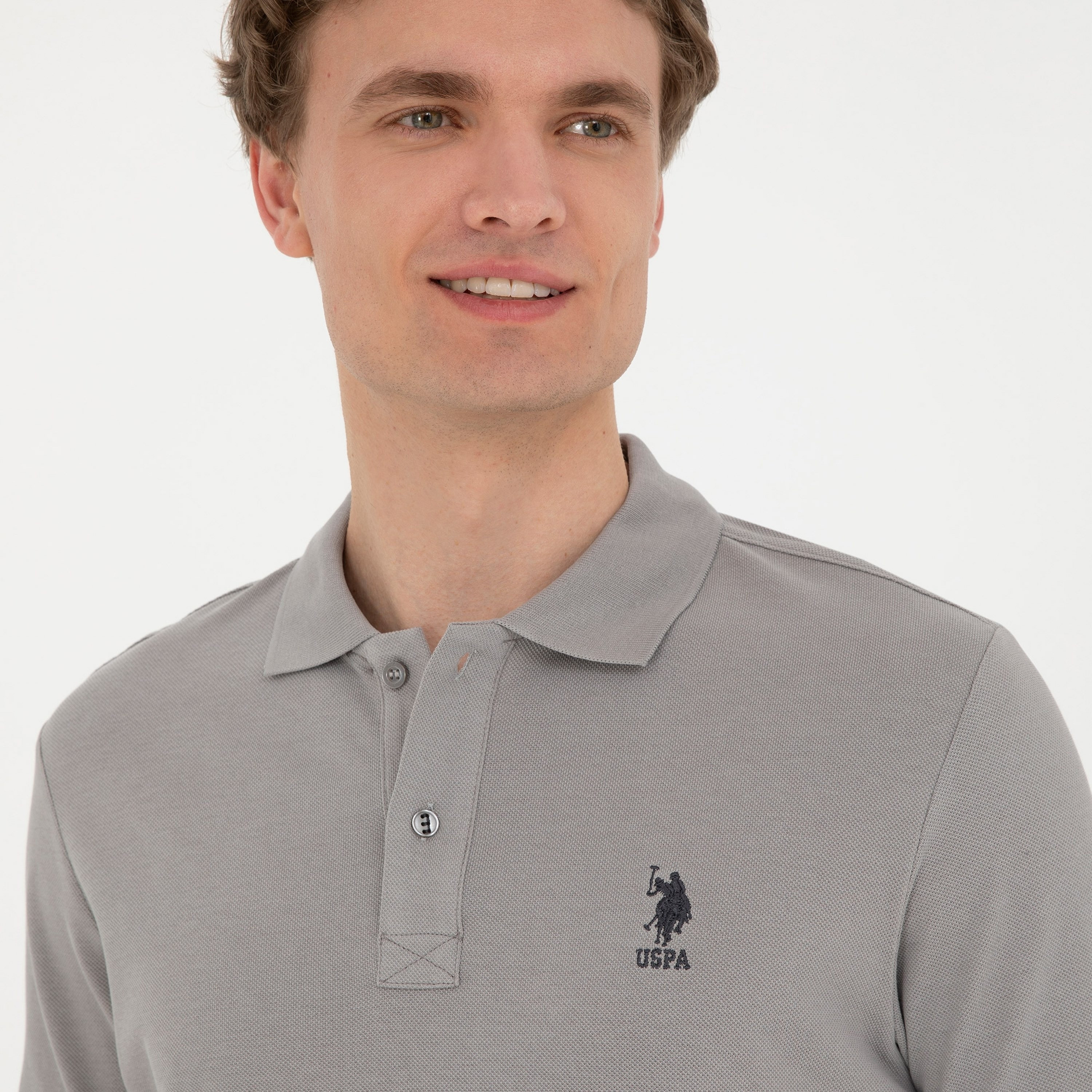 تي شيرت بولو رجالي، بقصة ضيقة وياقة سادة وأكمام قصيرة من يو إس بولو أسسن-men-clothing-tshirtsandpolos-polos-image-13