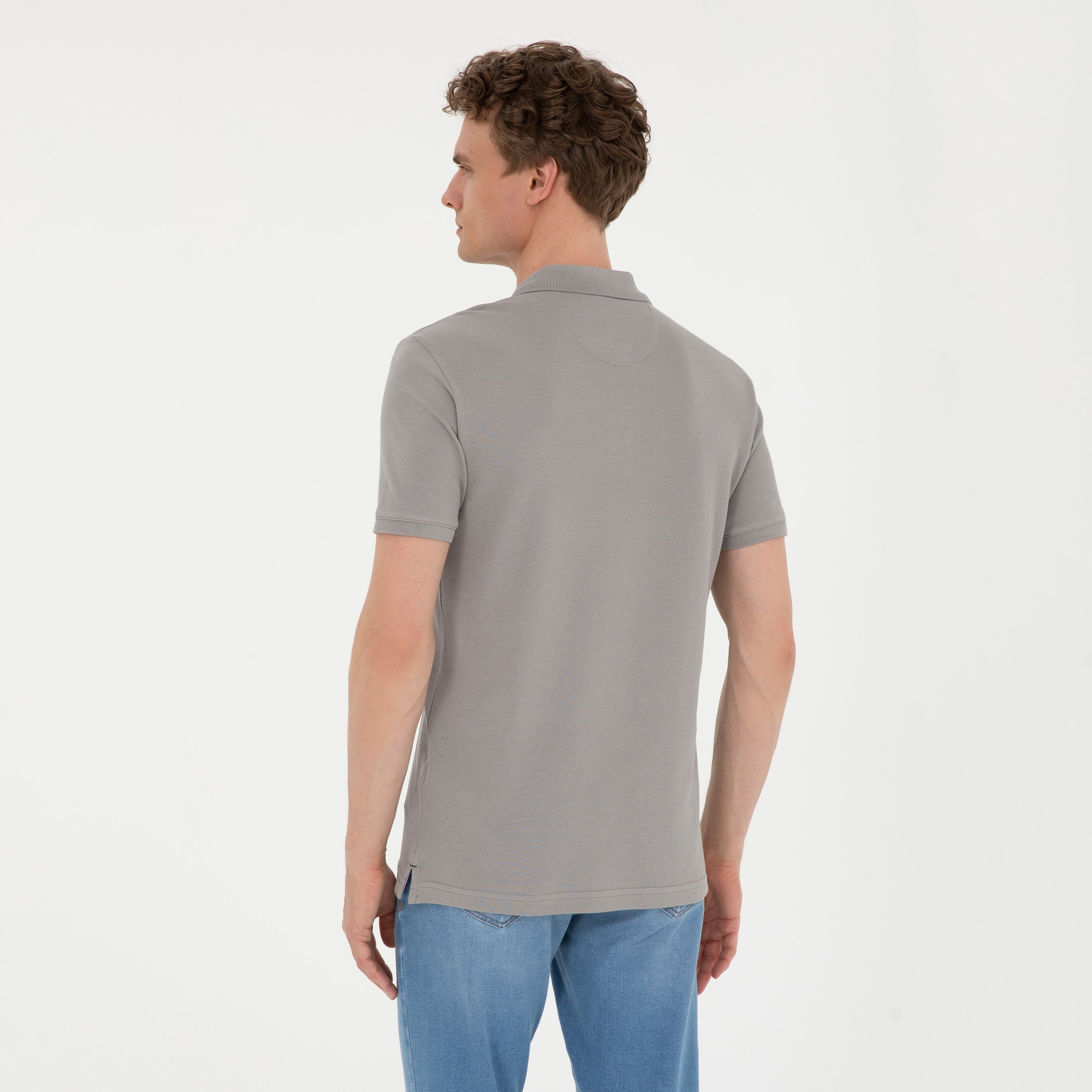 تي شيرت بولو رجالي، بقصة ضيقة وياقة سادة وأكمام قصيرة من يو إس بولو أسسن-men-clothing-tshirtsandpolos-polos-image-14