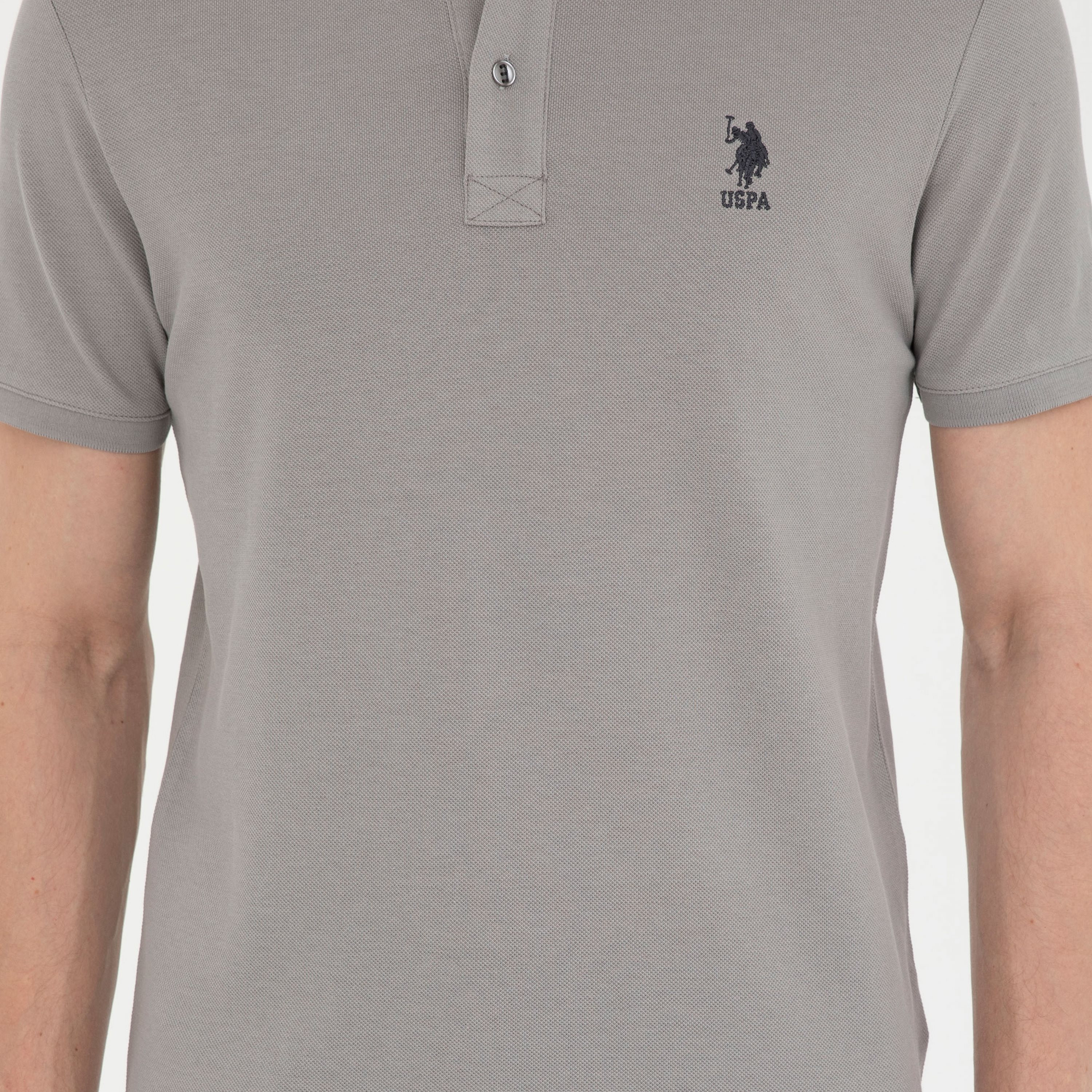 تي شيرت بولو رجالي، بقصة ضيقة وياقة سادة وأكمام قصيرة من يو إس بولو أسسن-men-clothing-tshirtsandpolos-polos-image-16