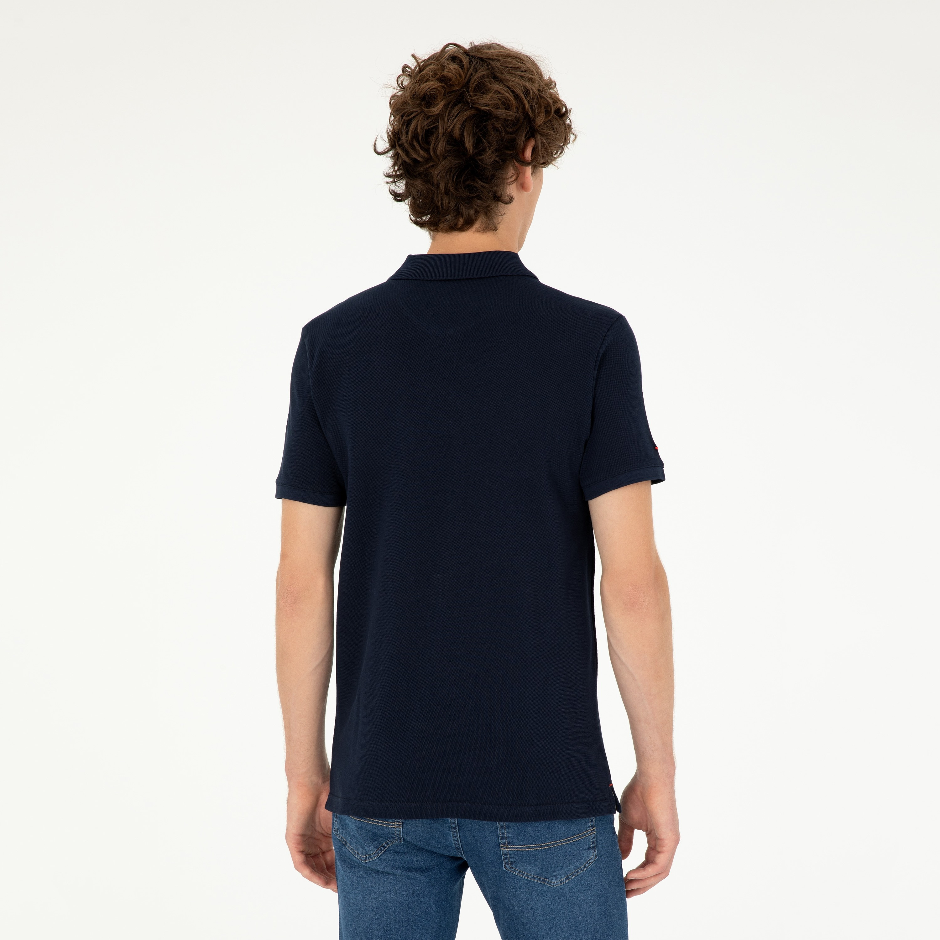 تي شيرت بولو رجالي، بقصة ضيقة وياقة سادة وأكمام قصيرة من يو إس بولو أسسن-men-clothing-tshirtsandpolos-polos-image-20