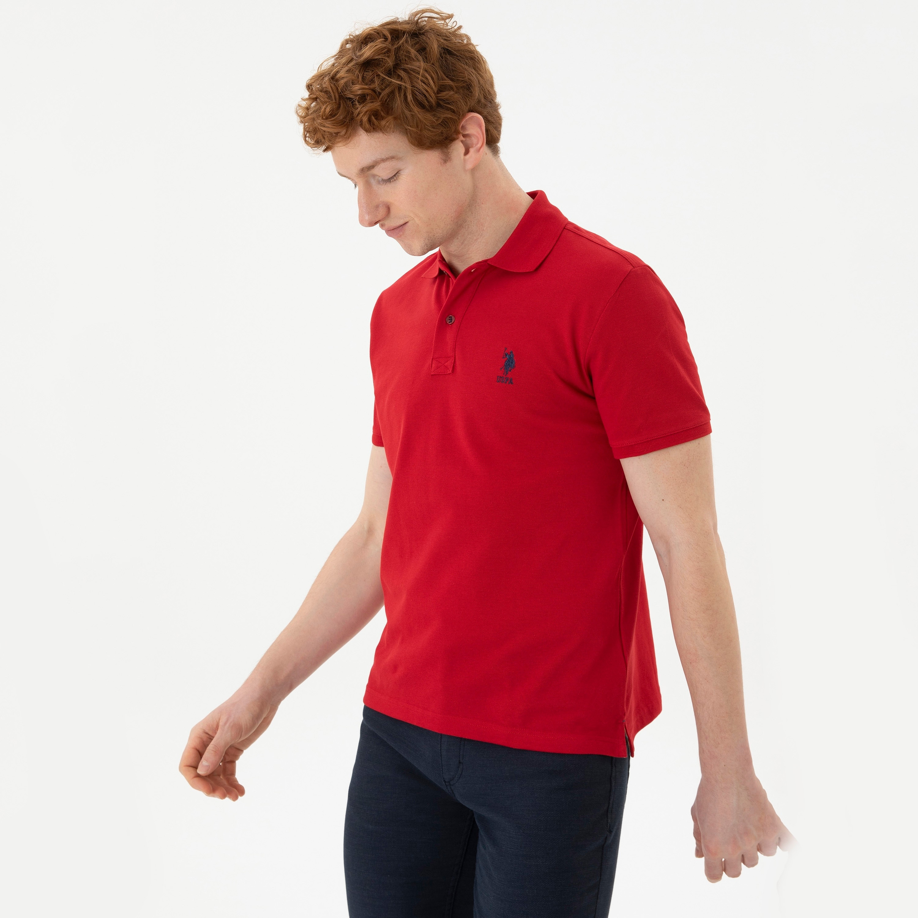 تي شيرت بولو رجالي، بقصة ضيقة وياقة سادة وأكمام قصيرة من يو إس بولو أسسن-men-clothing-tshirtsandpolos-polos-image-27