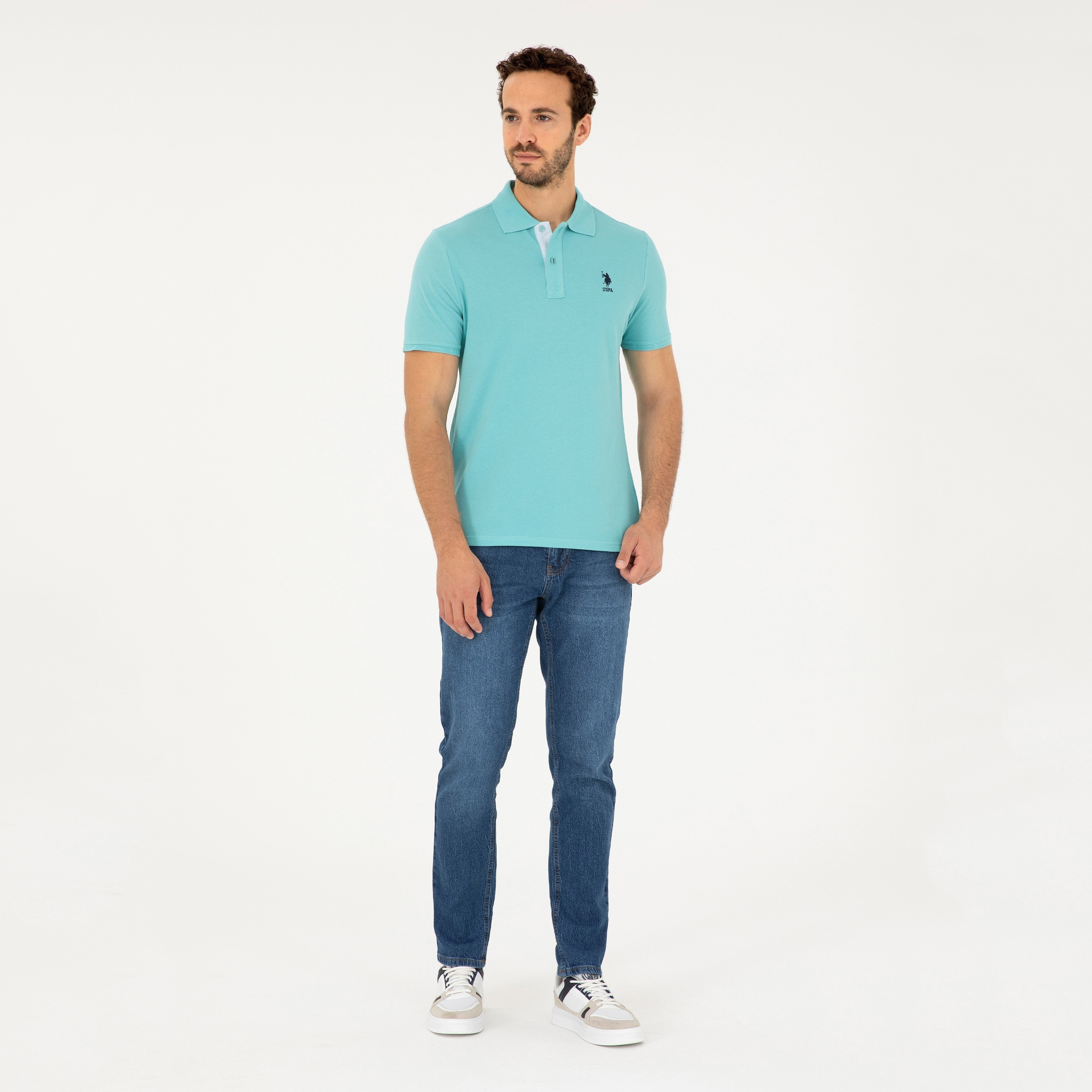 تي شيرت بولو رجالي، بقصة ضيقة وياقة سادة وأكمام قصيرة من يو إس بولو أسسن-men-clothing-tshirtsandpolos-polos-image-24