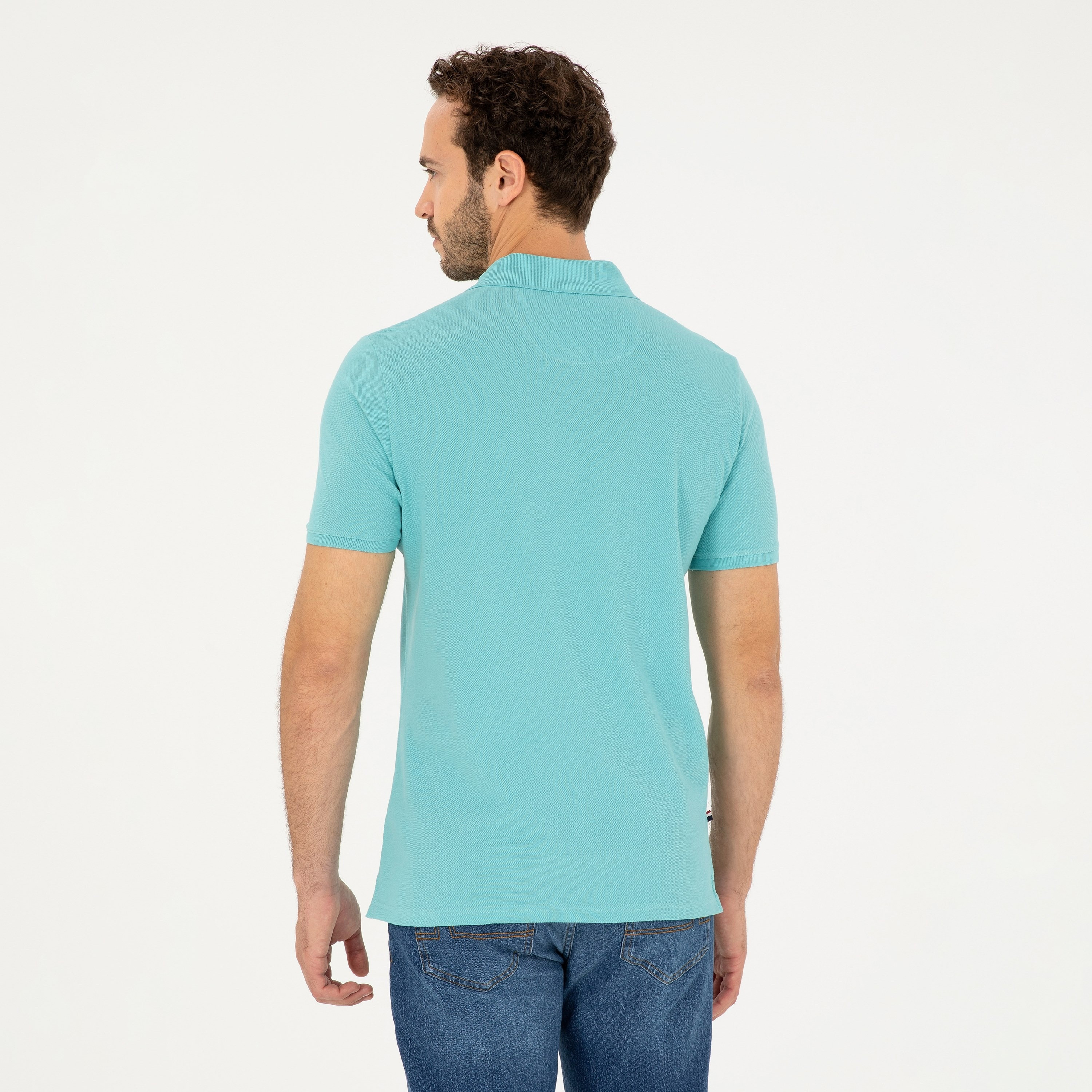 تي شيرت بولو رجالي، بقصة ضيقة وياقة سادة وأكمام قصيرة من يو إس بولو أسسن-men-clothing-tshirtsandpolos-polos-image-26