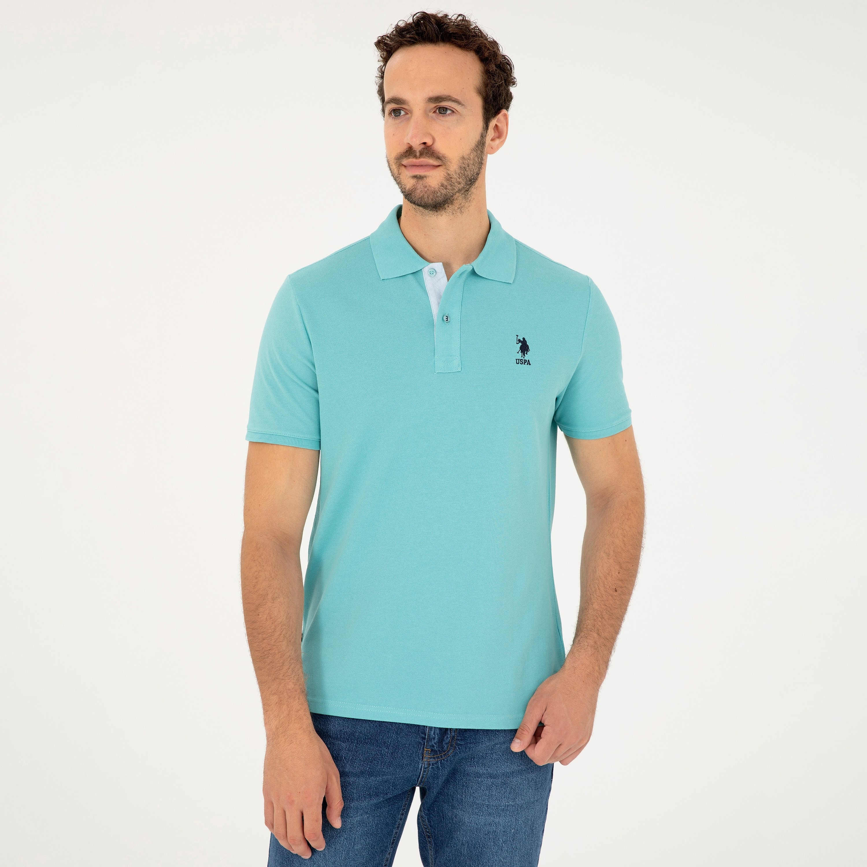 تي شيرت بولو رجالي، بقصة ضيقة وياقة سادة وأكمام قصيرة من يو إس بولو أسسن-men-clothing-tshirtsandpolos-polos-image-27