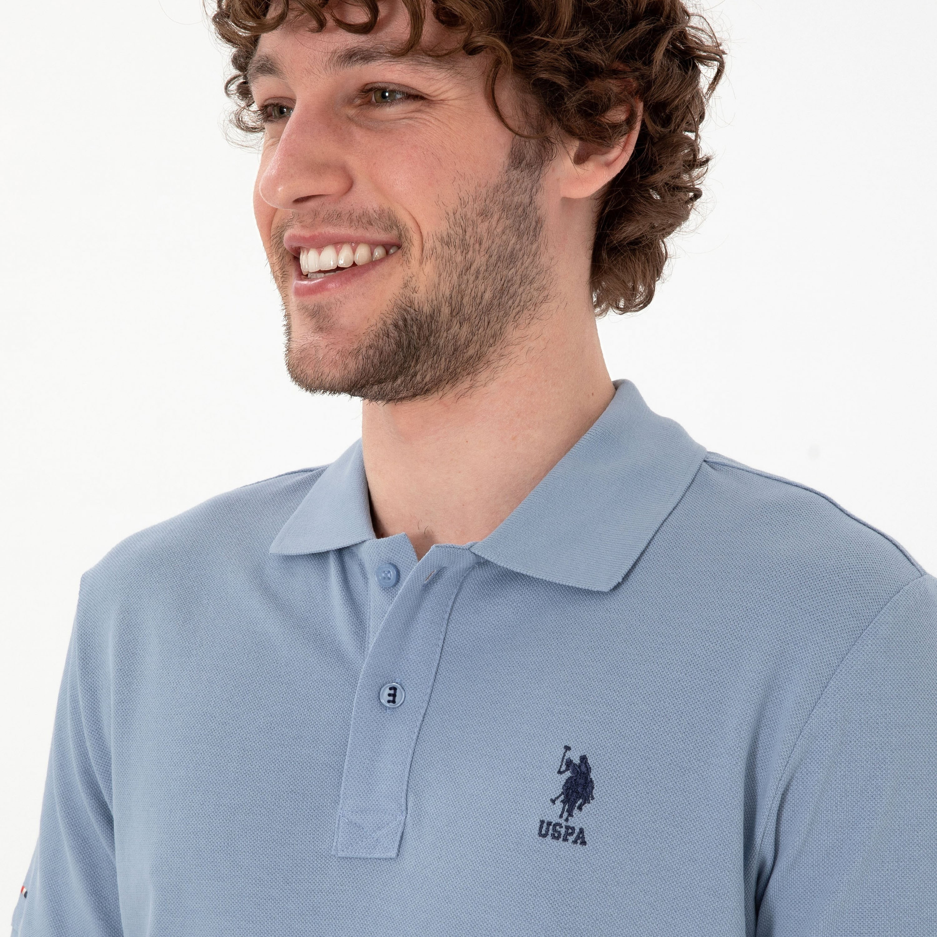 تي شيرت بولو رجالي، بقصة ضيقة وياقة سادة وأكمام قصيرة من يو إس بولو أسسن-men-clothing-tshirtsandpolos-polos-image-21