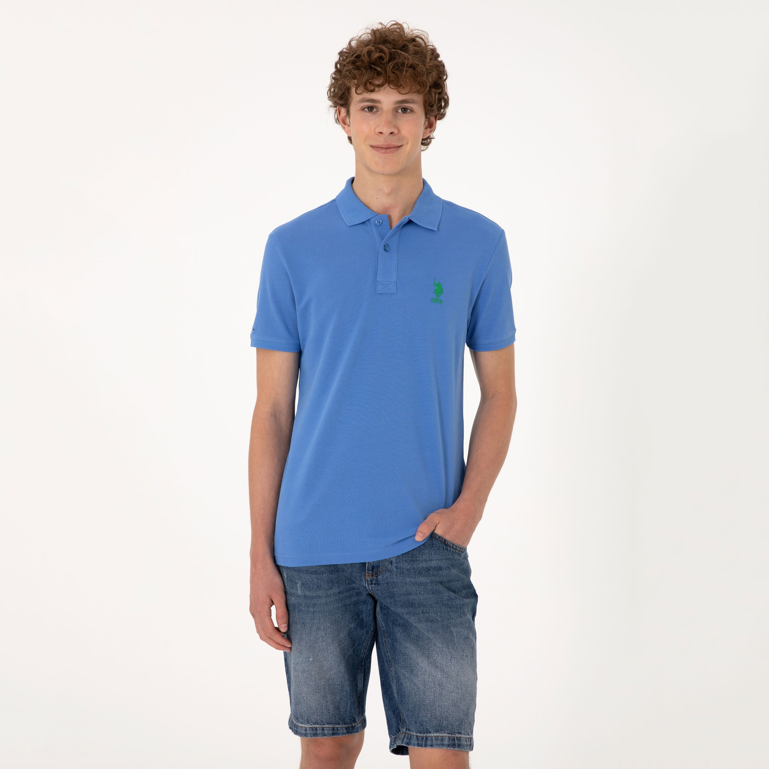 تي شيرت بولو رجالي، بقصة ضيقة وياقة سادة وأكمام قصيرة من يو إس بولو أسسن-men-clothing-tshirtsandpolos-polos-image-13
