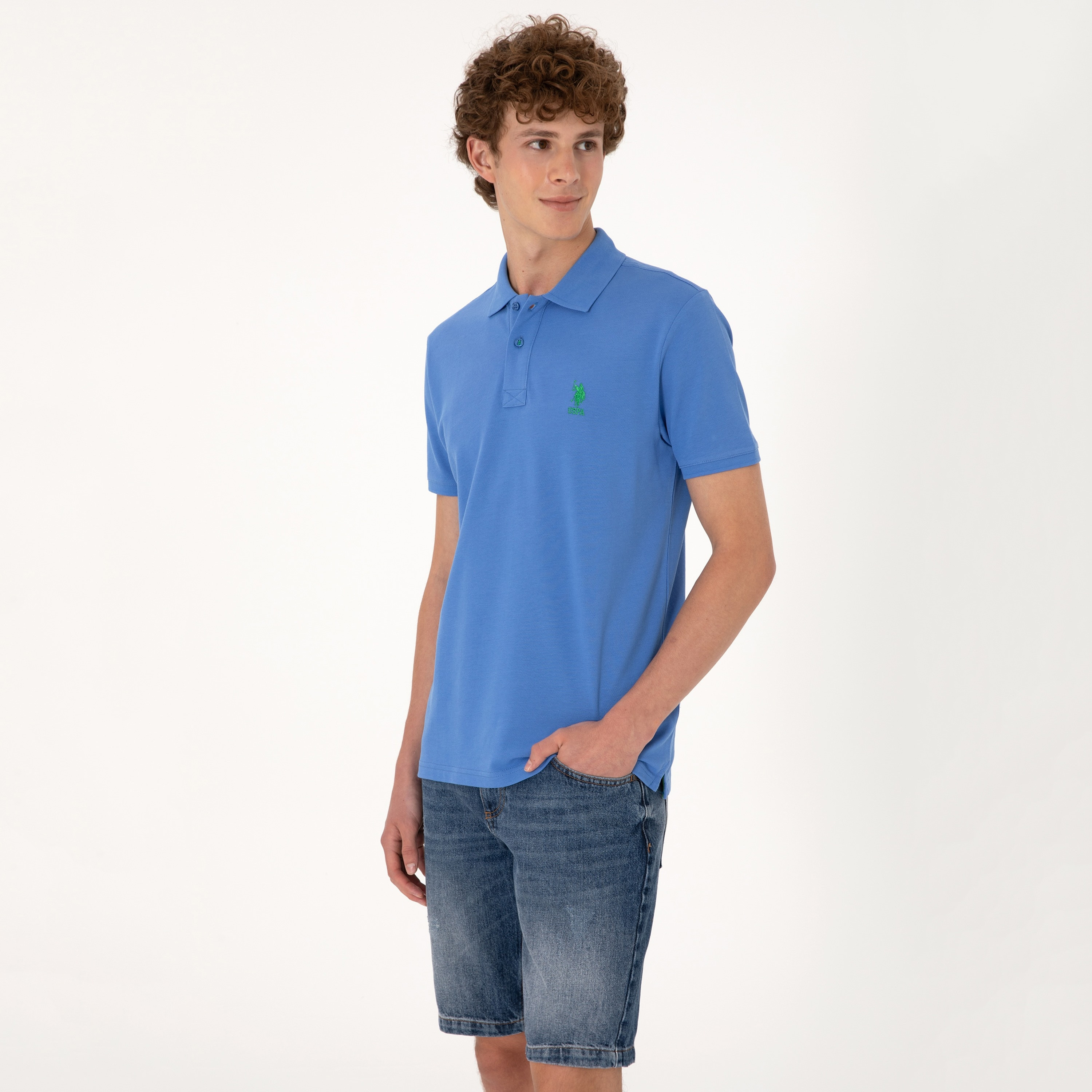 تي شيرت بولو رجالي، بقصة ضيقة وياقة سادة وأكمام قصيرة من يو إس بولو أسسن-men-clothing-tshirtsandpolos-polos-image-17