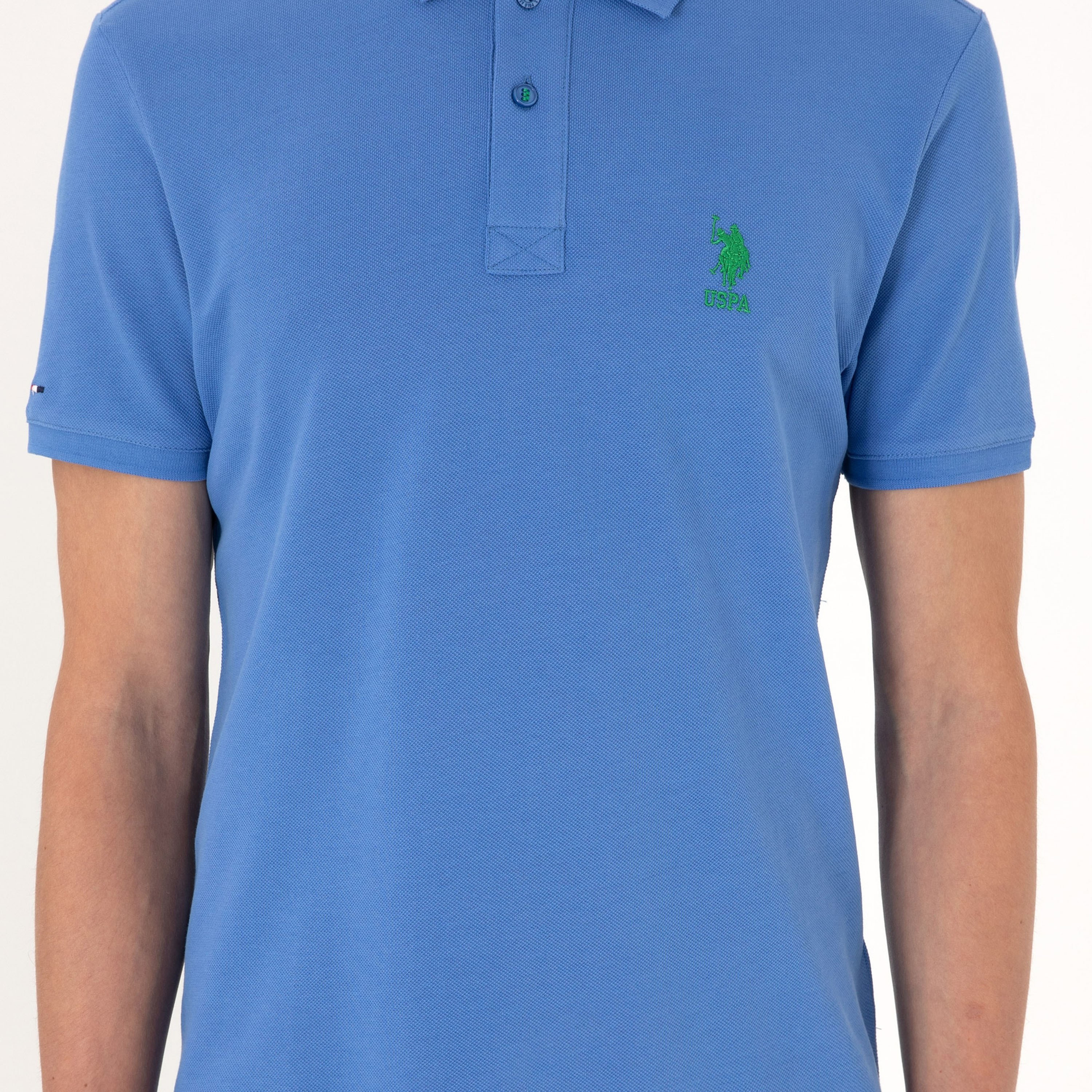 تي شيرت بولو رجالي، بقصة ضيقة وياقة سادة وأكمام قصيرة من يو إس بولو أسسن-men-clothing-tshirtsandpolos-polos-image-18