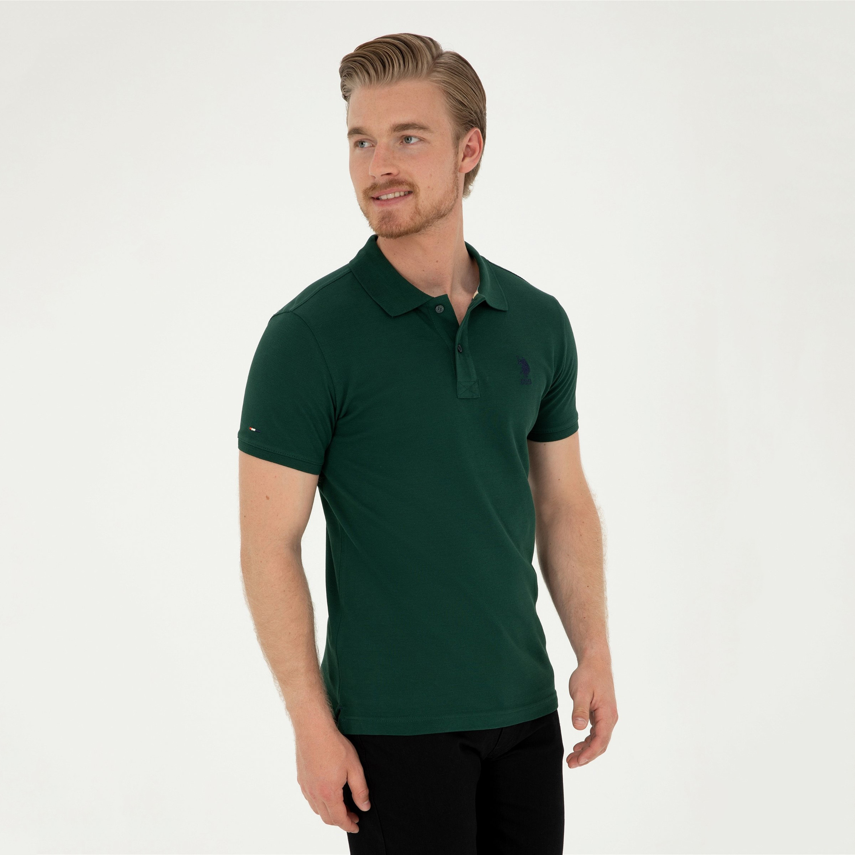 تي شيرت بولو رجالي، بقصة ضيقة وياقة سادة وأكمام قصيرة من يو إس بولو أسسن-men-clothing-tshirtsandpolos-polos-image-37