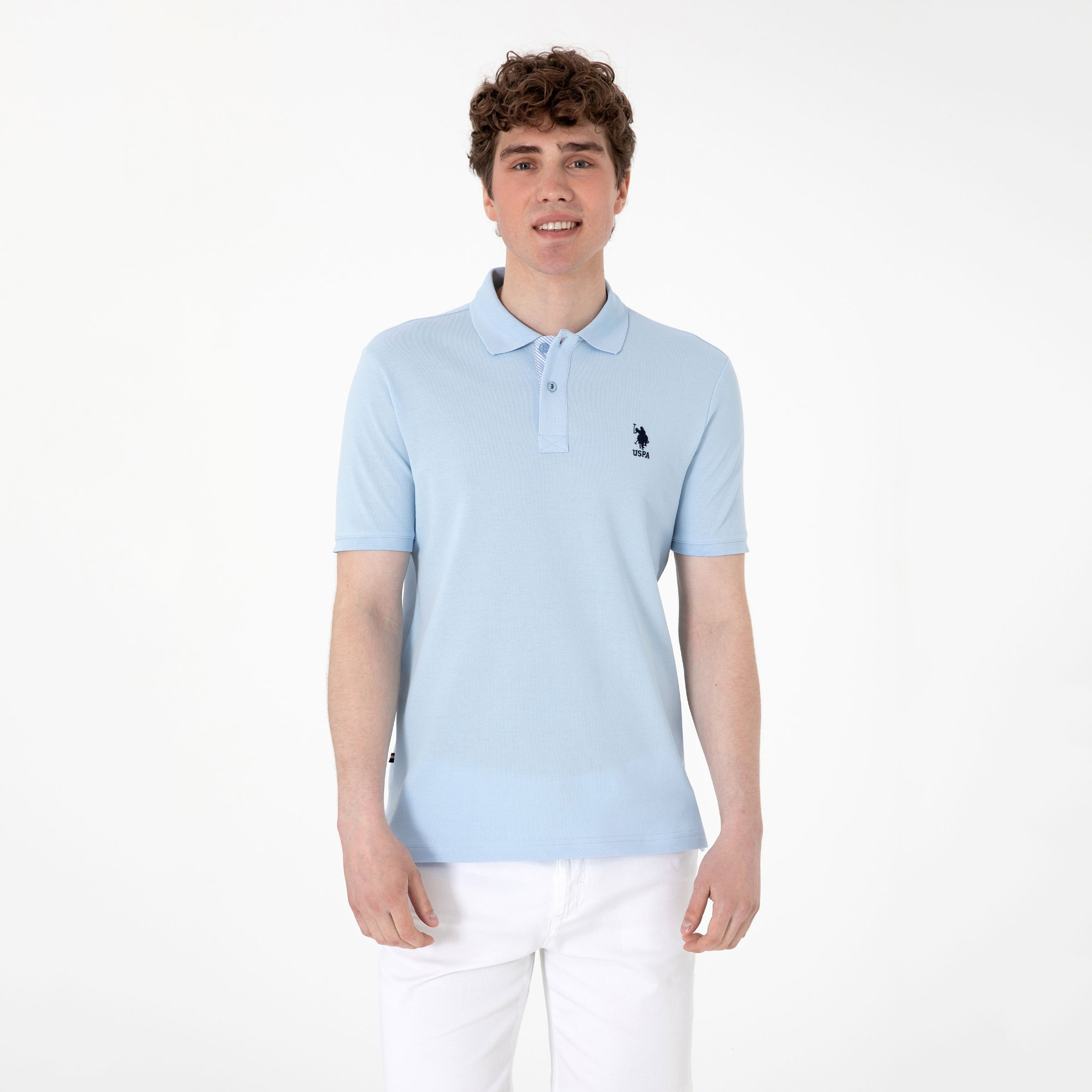 تي شيرت بولو رجالي، بقصة ضيقة وياقة سادة وأكمام قصيرة من يو إس بولو أسسن-men-clothing-tshirtsandpolos-polos-image-1