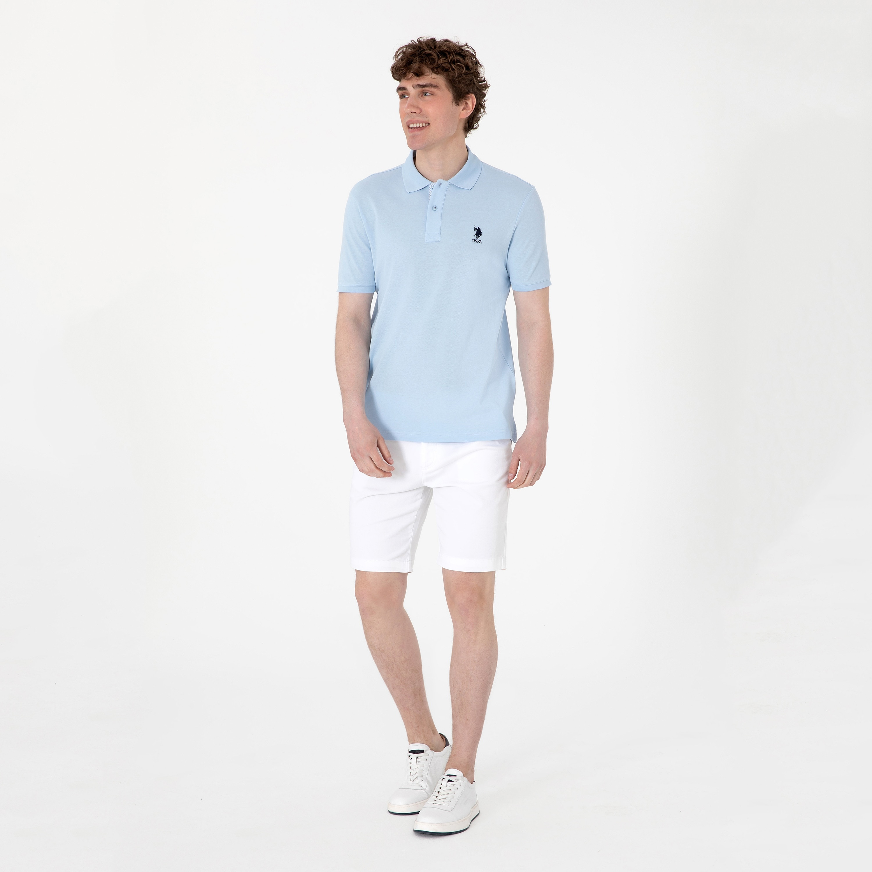 تي شيرت بولو رجالي، بقصة ضيقة وياقة سادة وأكمام قصيرة من يو إس بولو أسسن-men-clothing-tshirtsandpolos-polos-image-2