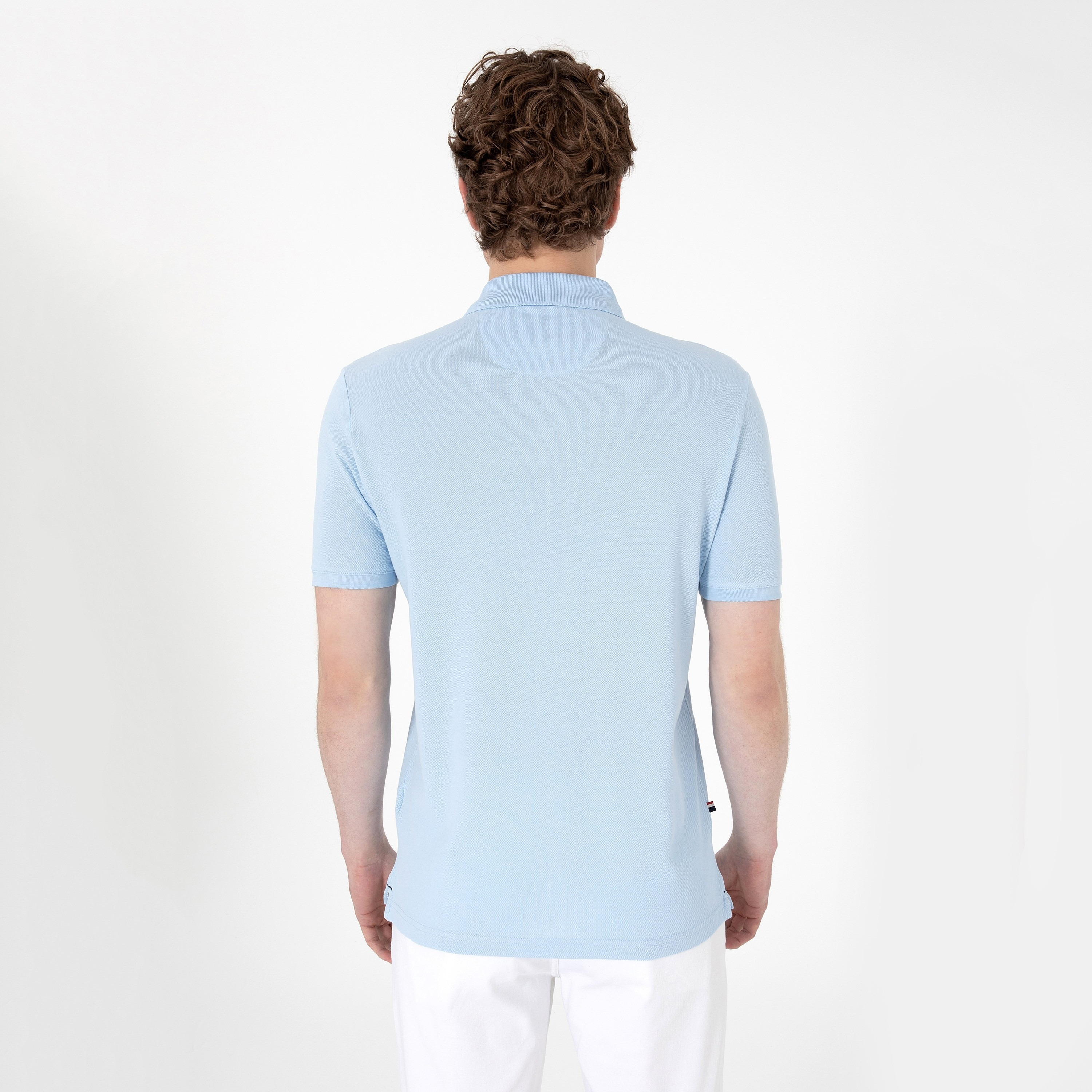 تي شيرت بولو رجالي، بقصة ضيقة وياقة سادة وأكمام قصيرة من يو إس بولو أسسن-men-clothing-tshirtsandpolos-polos-image-4