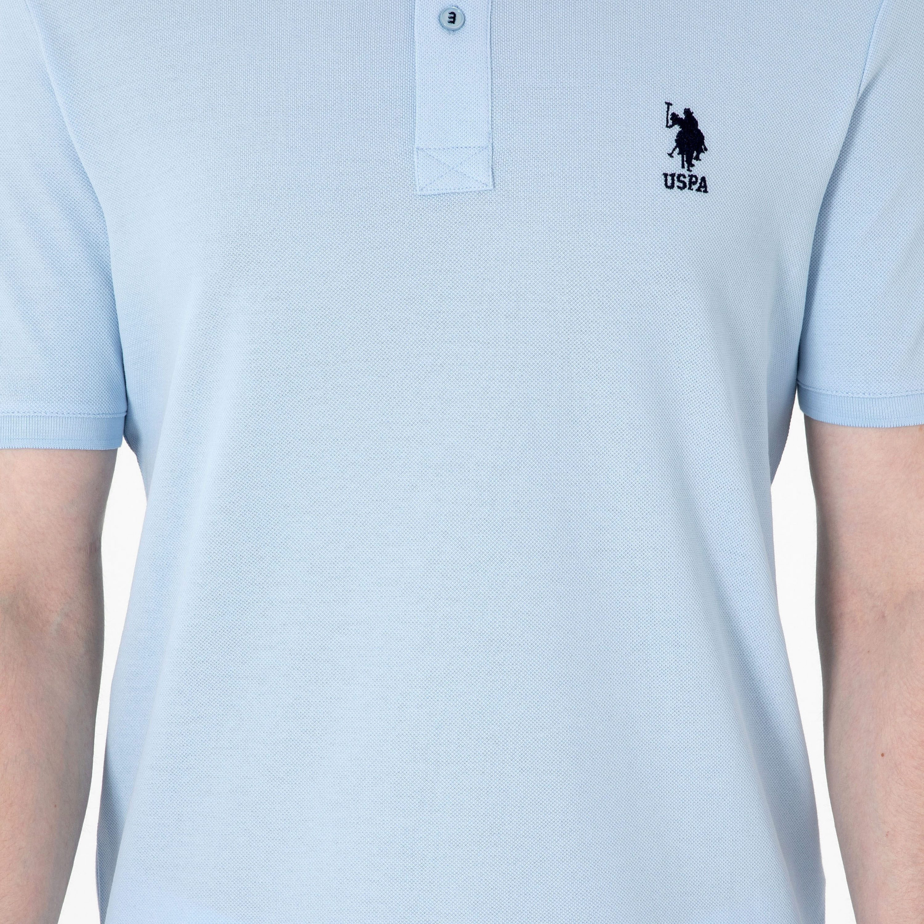 تي شيرت بولو رجالي، بقصة ضيقة وياقة سادة وأكمام قصيرة من يو إس بولو أسسن-men-clothing-tshirtsandpolos-polos-image-6
