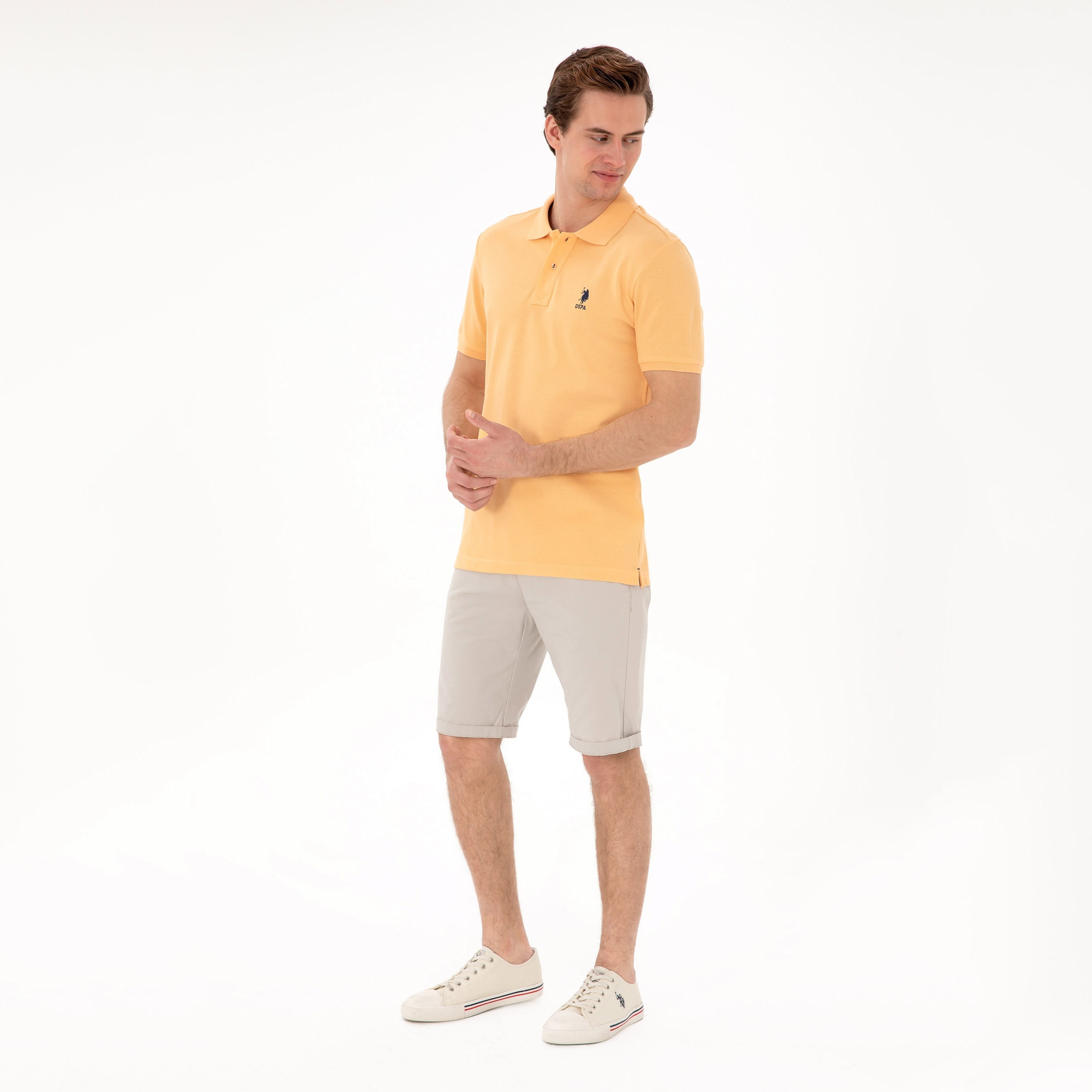 تي شيرت بولو رجالي، بقصة ضيقة وياقة سادة وأكمام قصيرة من يو إس بولو أسسن-men-clothing-tshirtsandpolos-polos-image-50